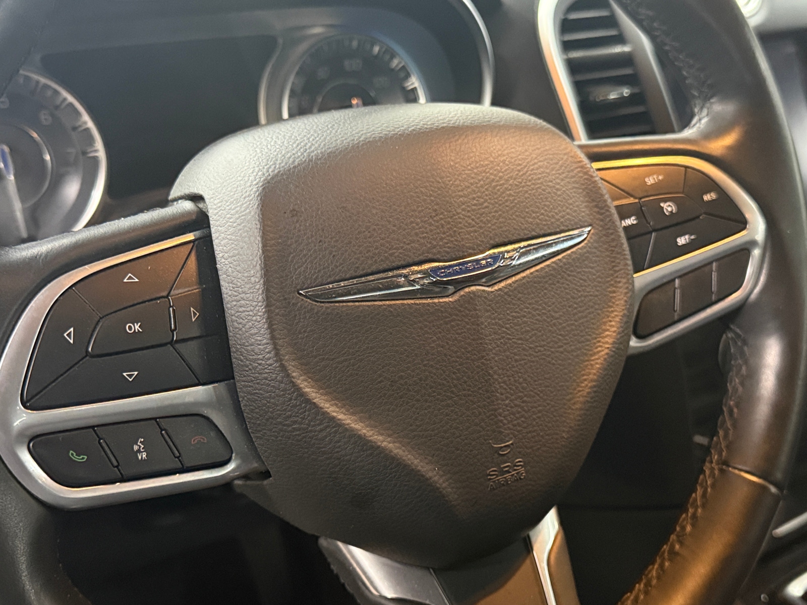 Thumbnail: 2022 Chrysler 300 - 4