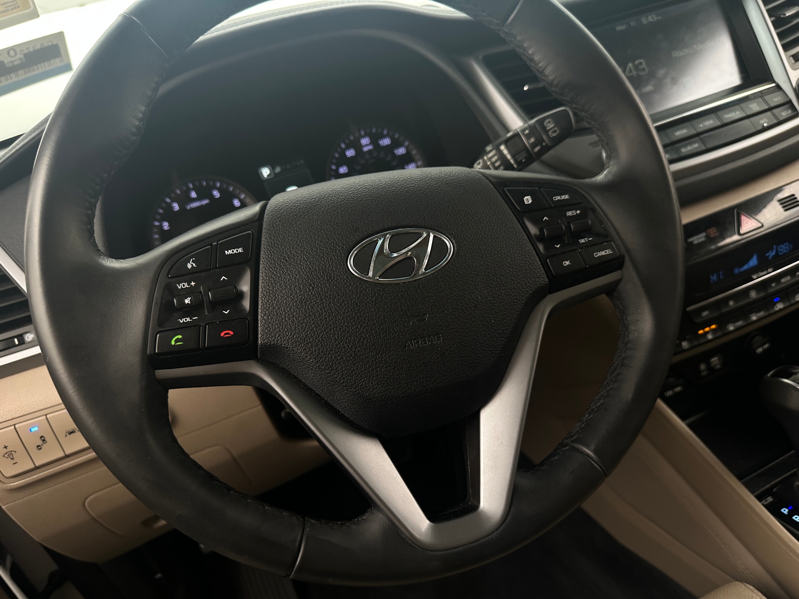 Thumbnail: 2016 Hyundai Tucson - 4