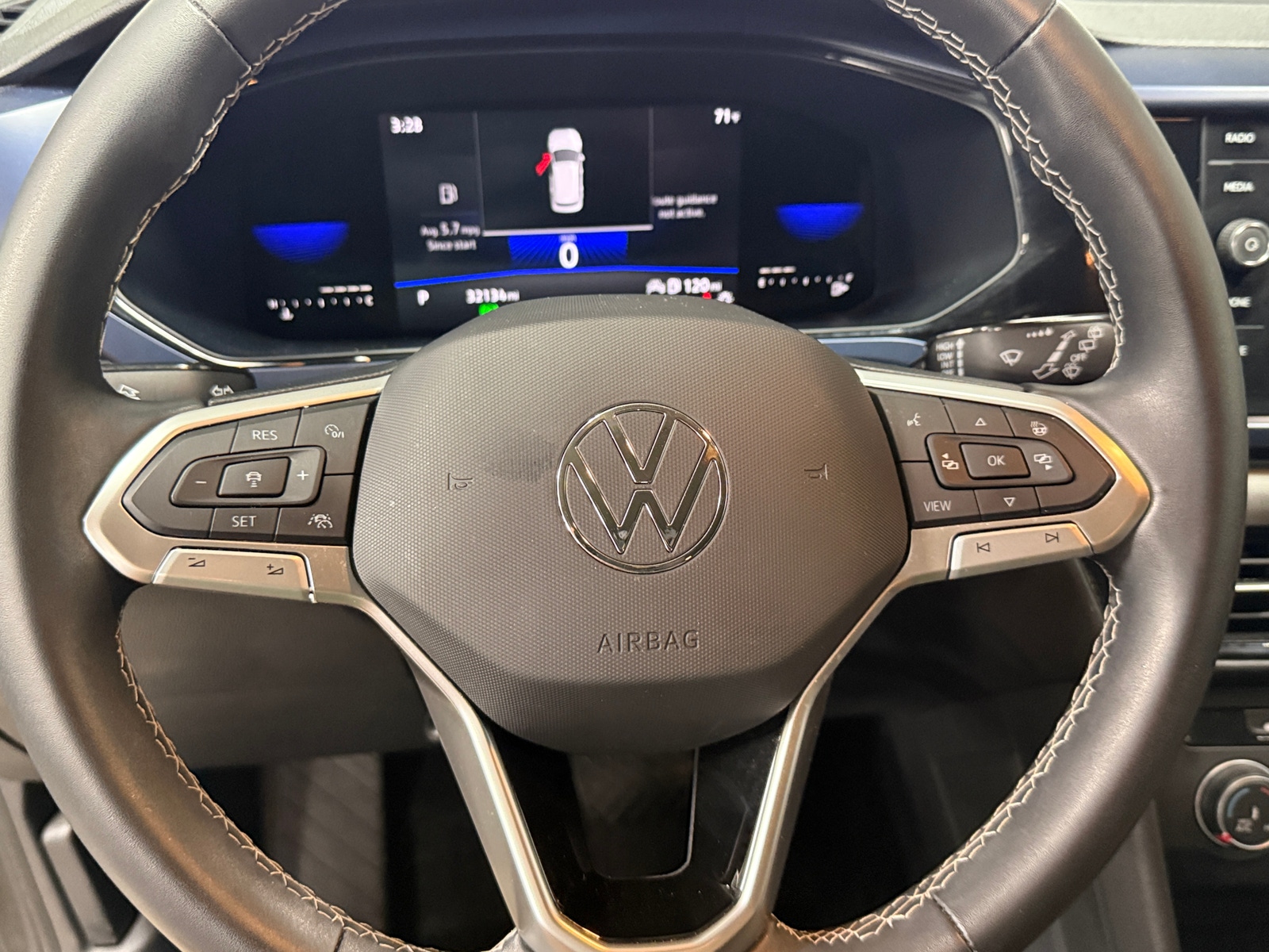 Thumbnail: 2022 Volkswagen Taos - 4