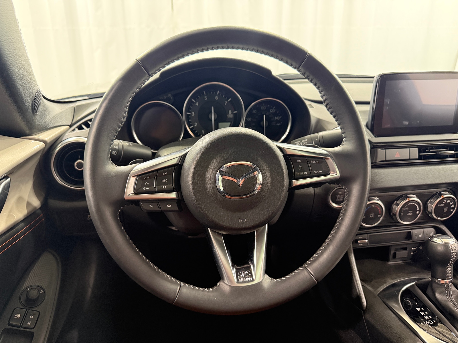 Thumbnail: 2022 Mazda MX-5 Miata - 4