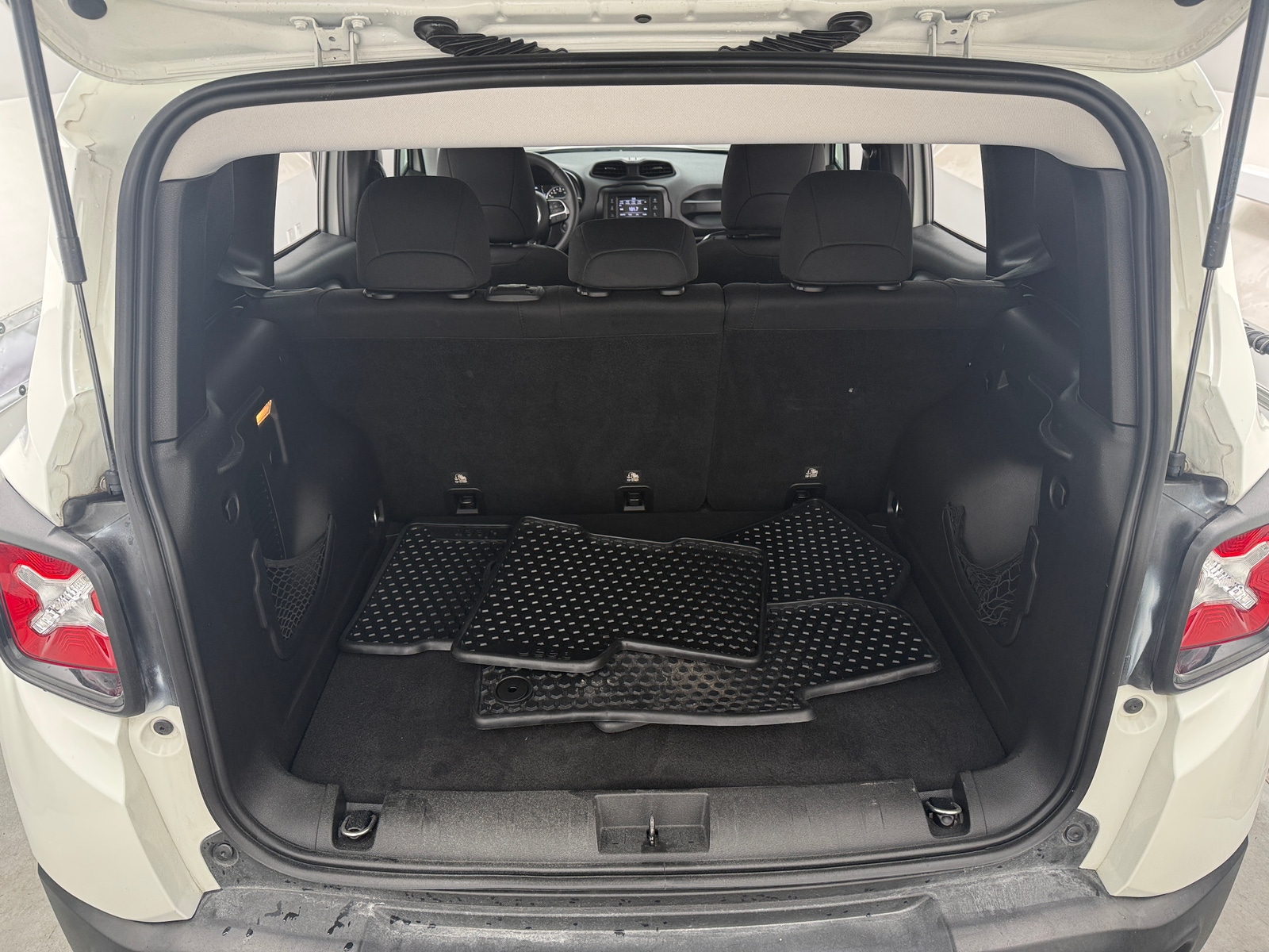 Thumbnail: 2019 Jeep Renegade - 7