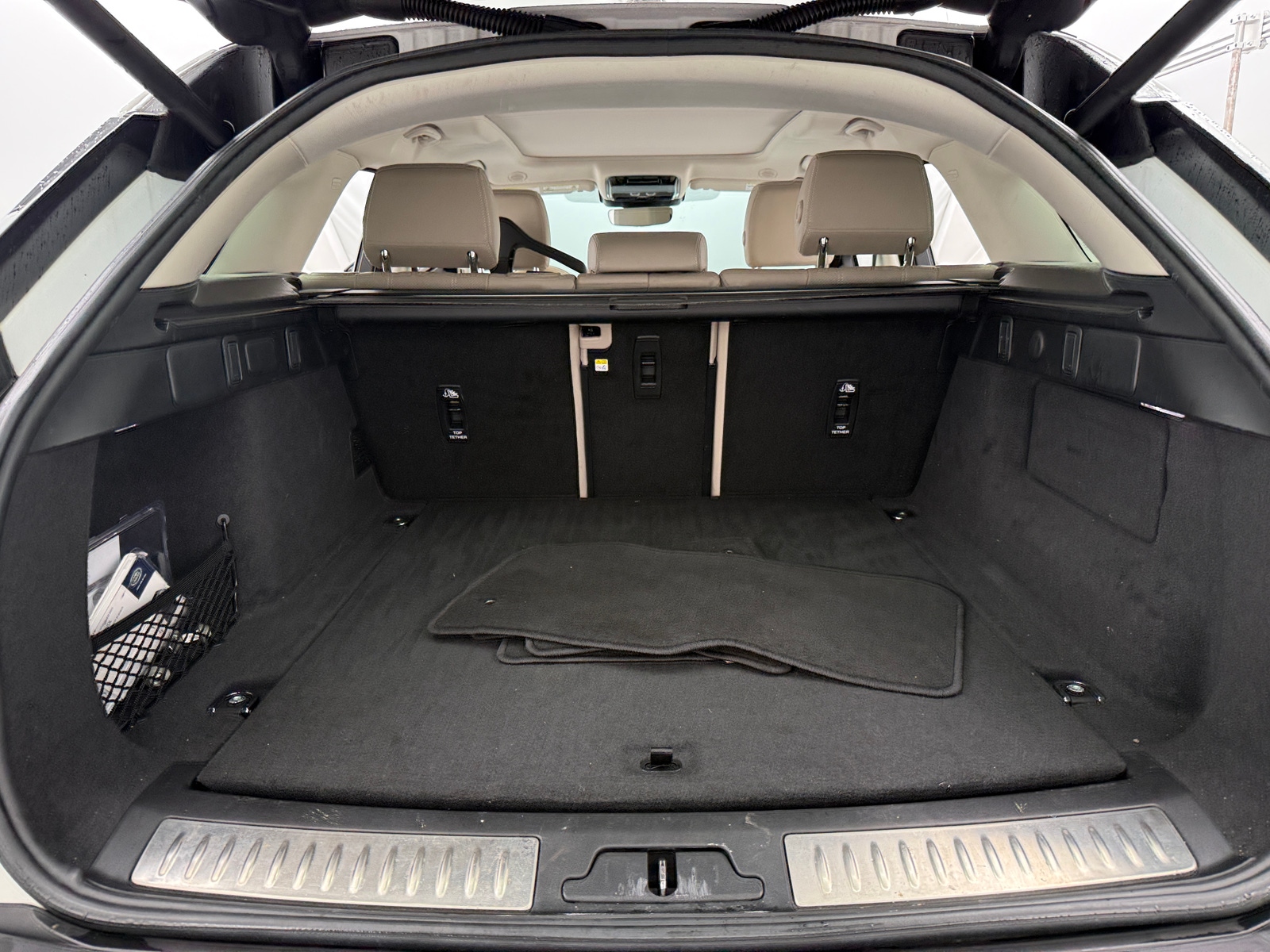 Thumbnail: 2023 Land Rover Range Rover Velar - 6