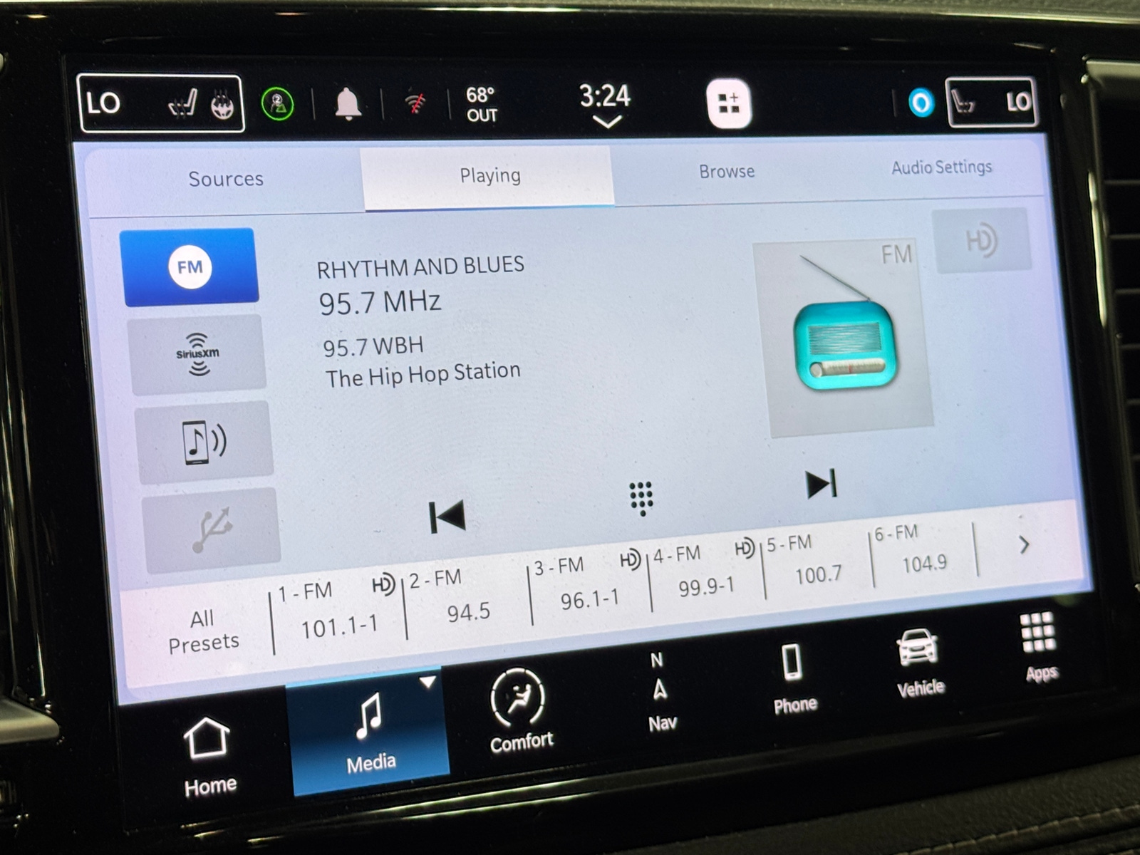 Thumbnail: 2023 Chrysler Pacifica - 3