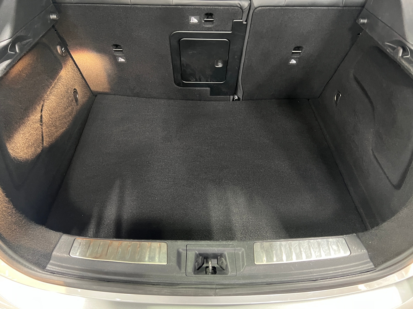 Thumbnail: 2018 INFINITI QX30 - 6