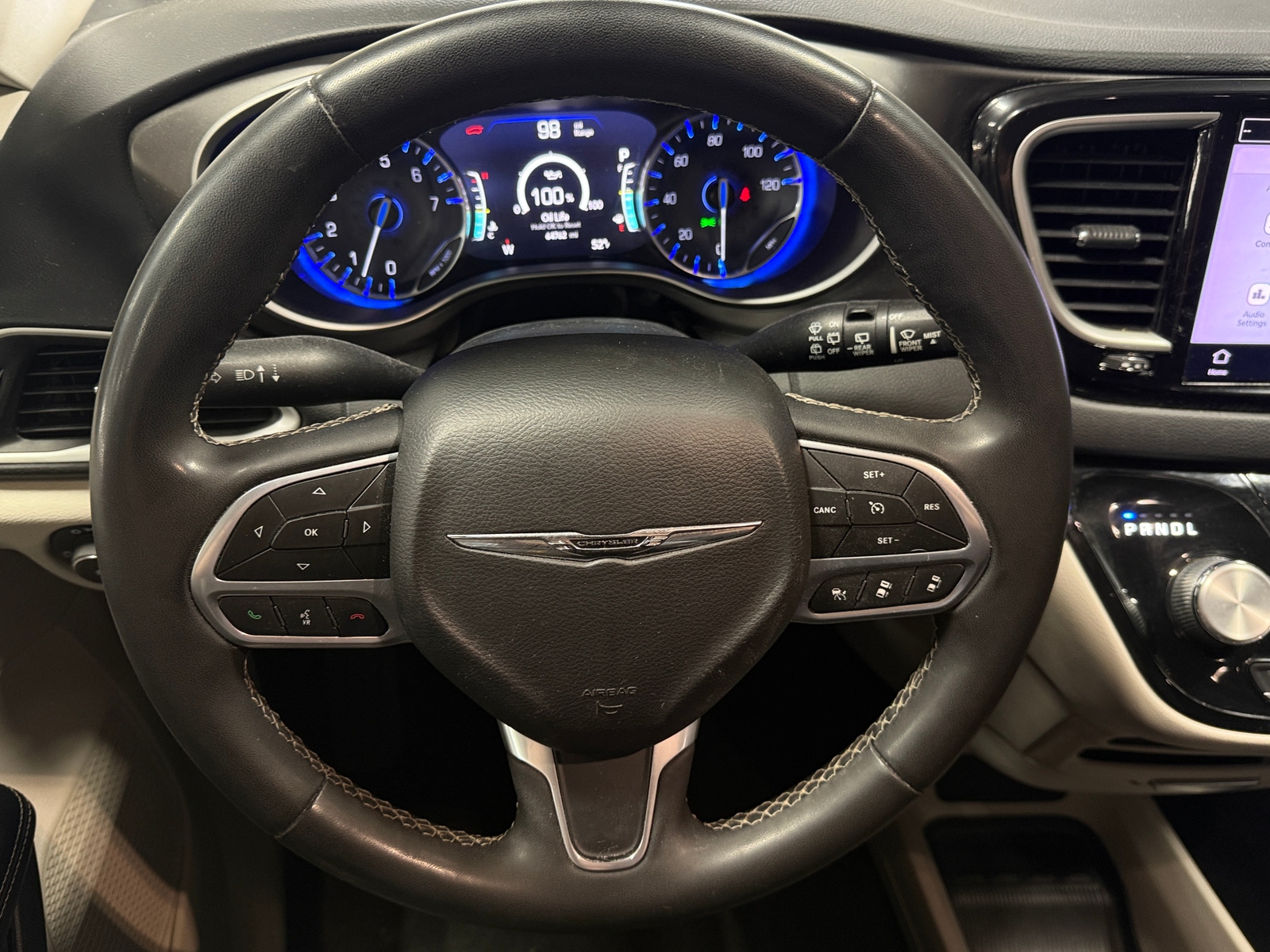 Thumbnail: 2022 Chrysler Pacifica - 4