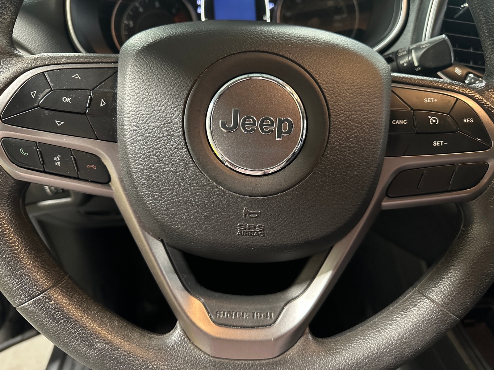 Thumbnail: 2019 Jeep Cherokee - 5