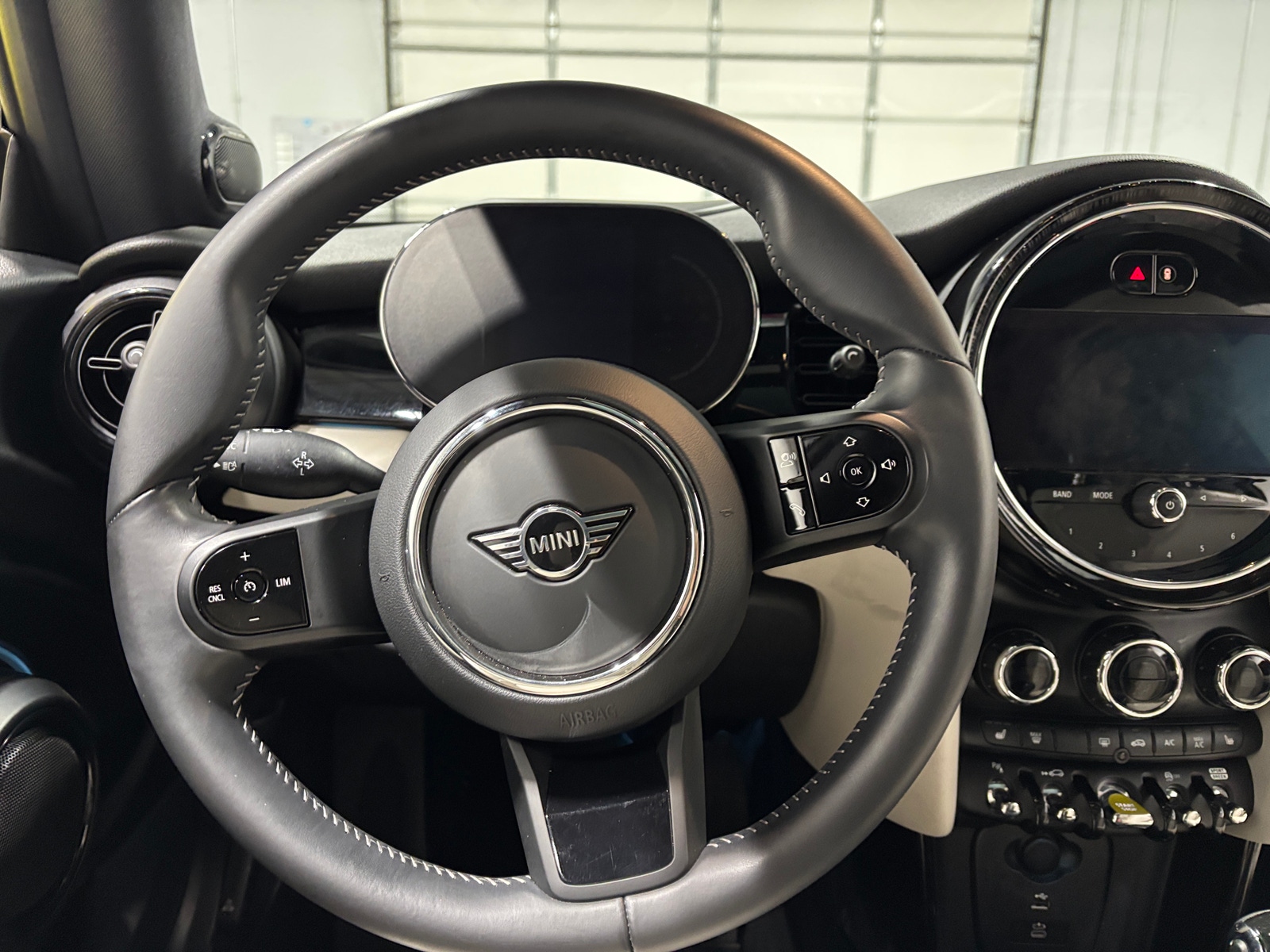 Thumbnail: 2023 MINI Cooper Hardtop - 4