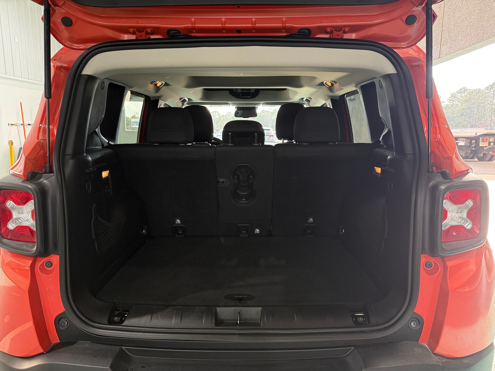 Thumbnail: 2016 Jeep Renegade - 7