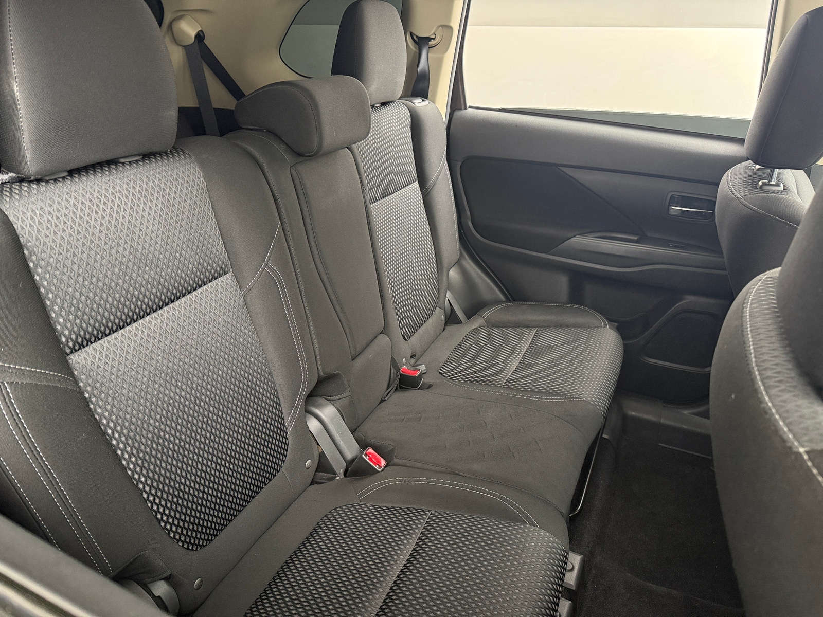 Thumbnail: 2020 Mitsubishi Outlander - 6