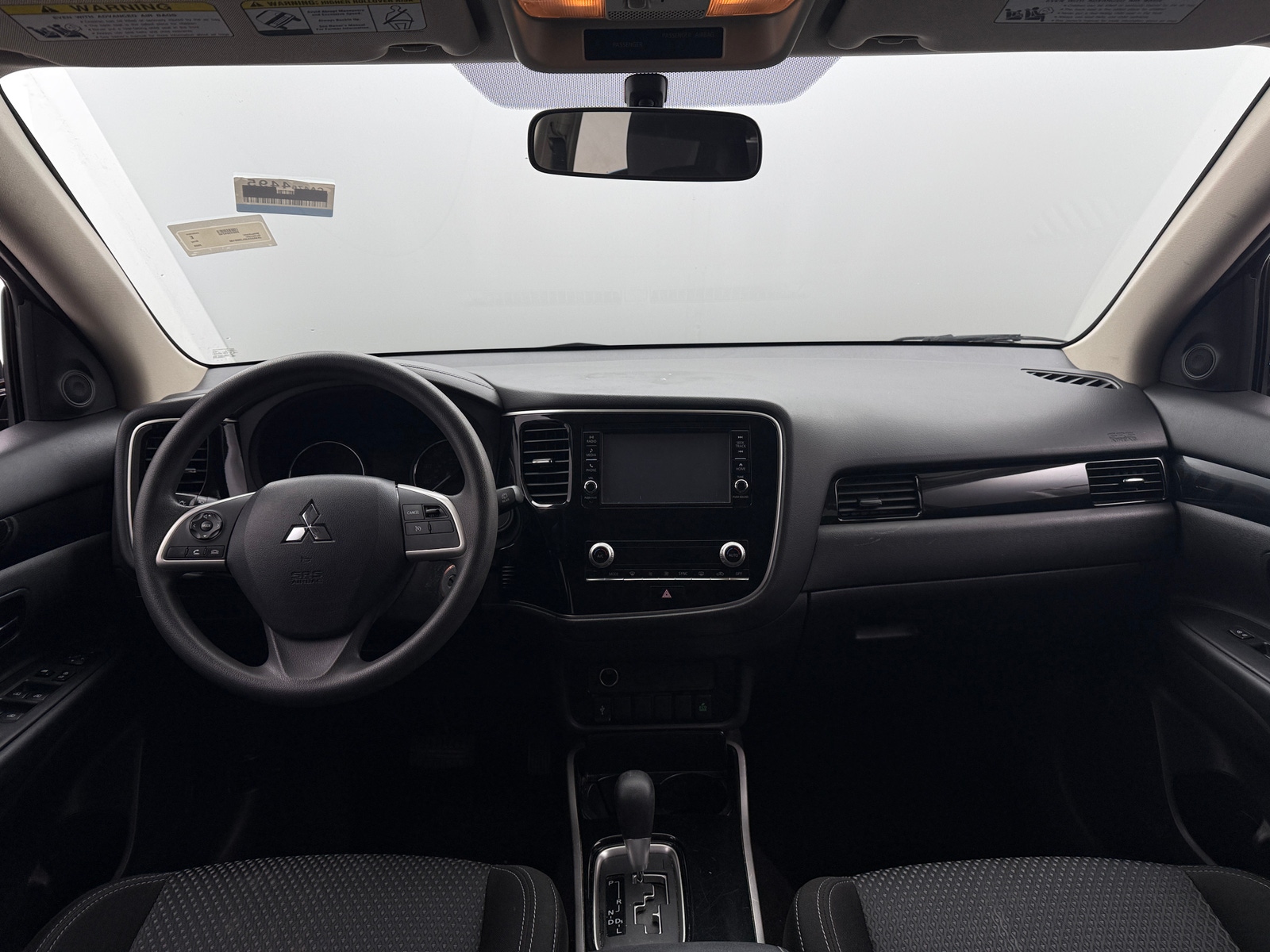 Thumbnail: 2020 Mitsubishi Outlander - 3