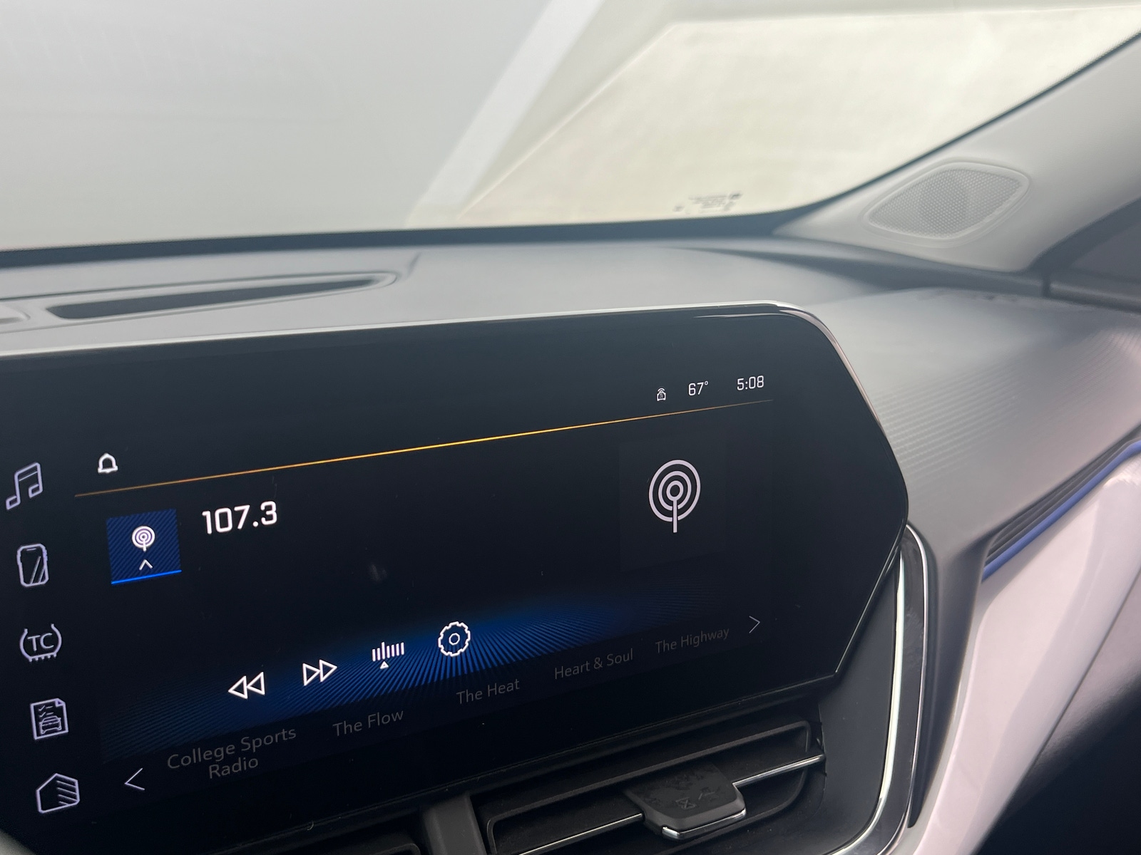 Thumbnail: 2025 Chevrolet Trax - 4