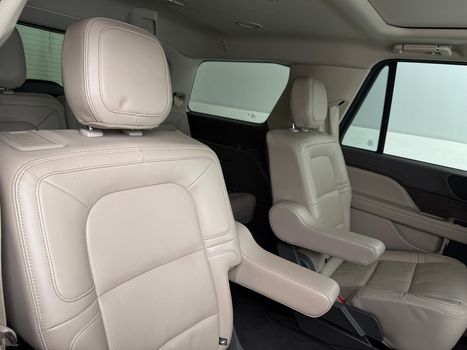 Thumbnail: 2022 Lincoln Navigator - 5