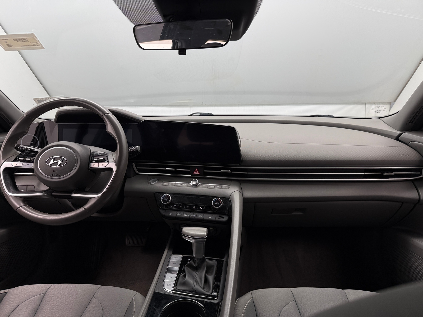 Thumbnail: 2023 Hyundai Elantra - 3