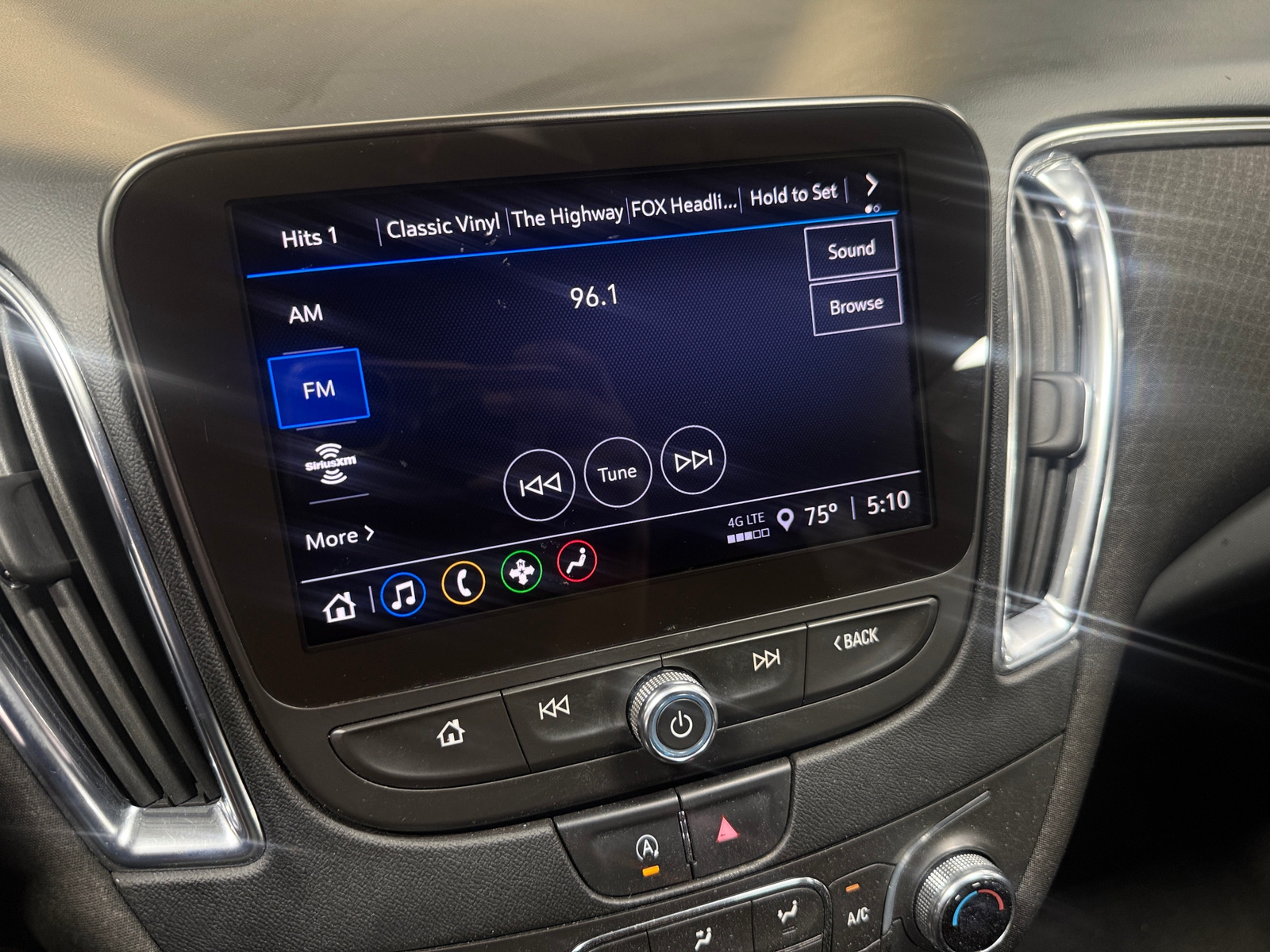 Thumbnail: 2021 Chevrolet Malibu - 4