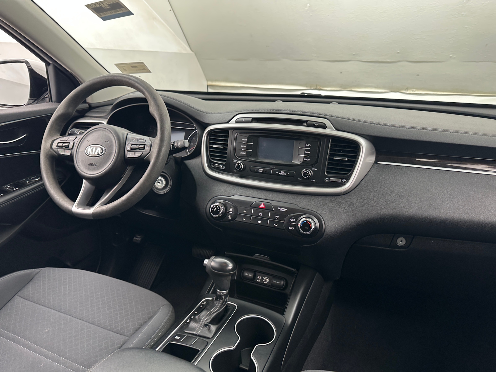 Thumbnail: 2017 Kia Sorento - 3