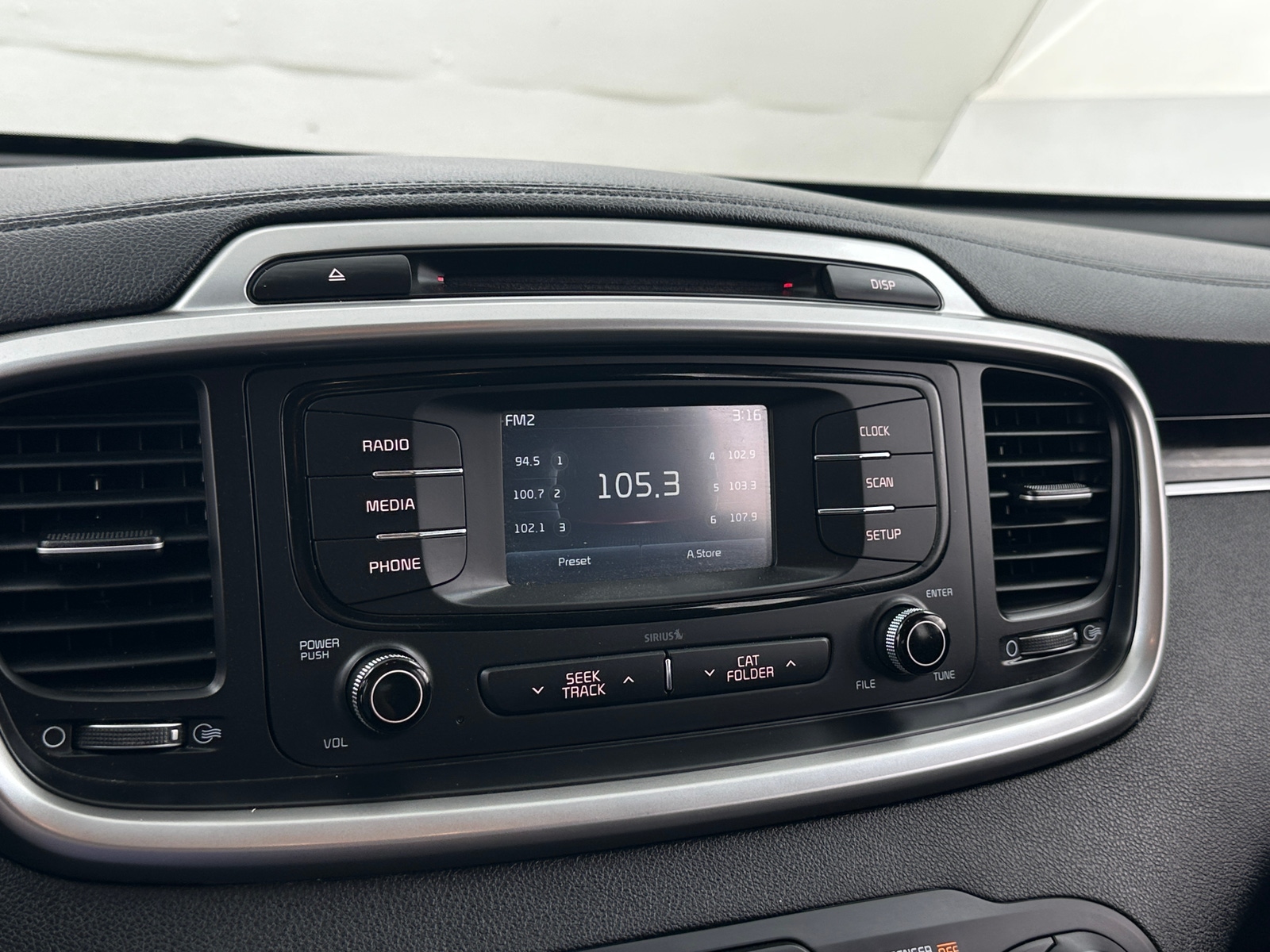 Thumbnail: 2017 Kia Sorento - 4