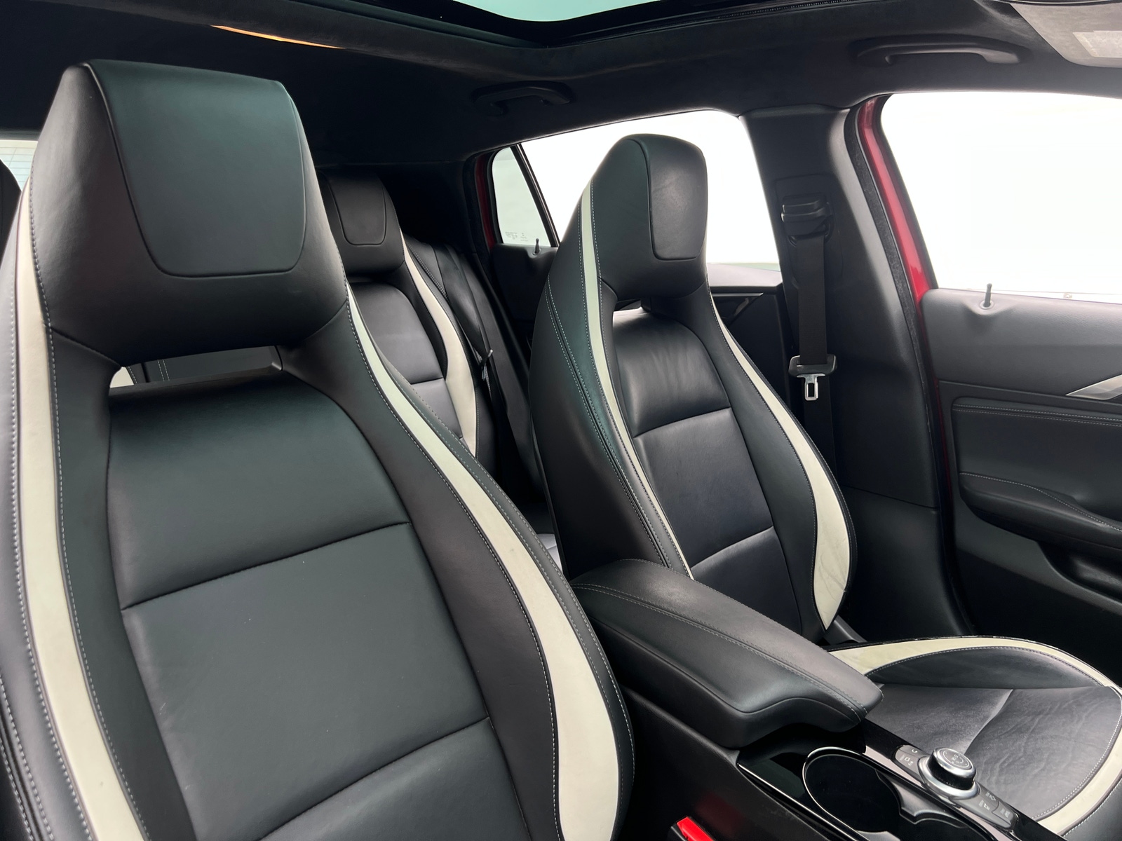 Thumbnail: 2018 INFINITI QX30 - 2