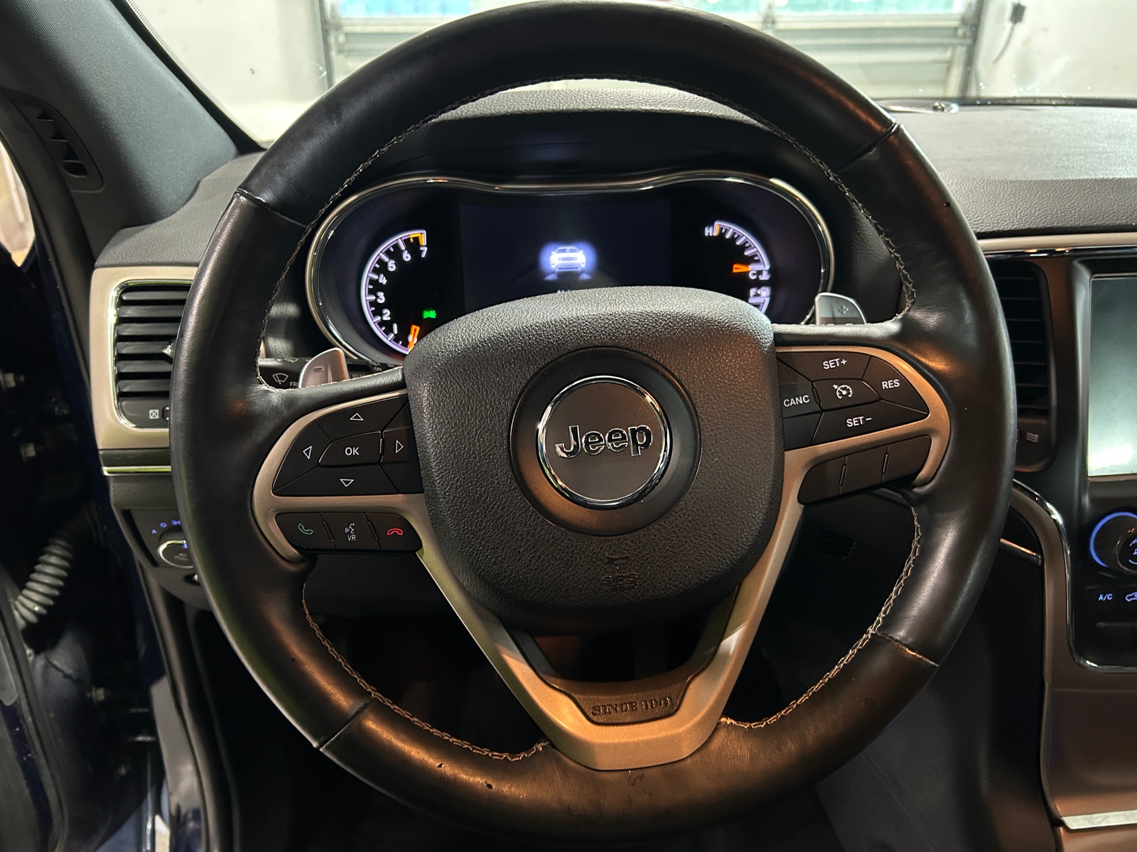 Thumbnail: 2017 Jeep Grand Cherokee - 4