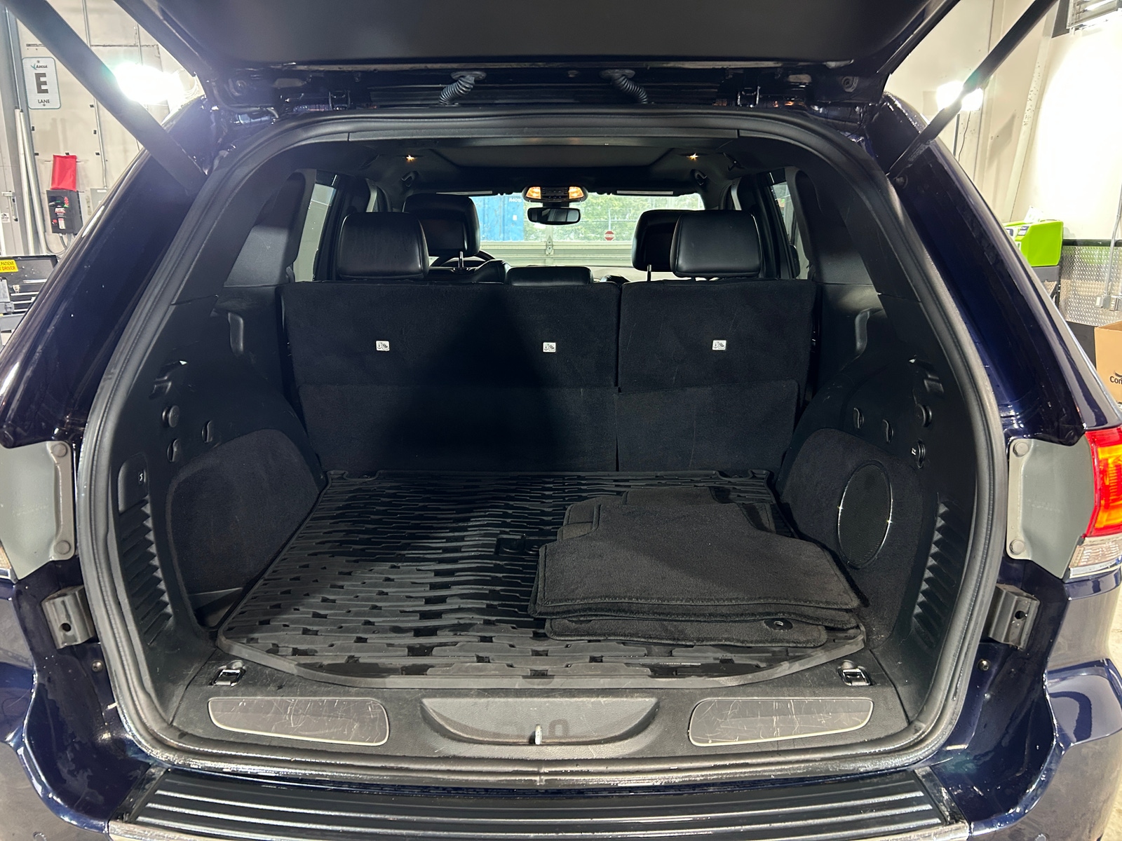 Thumbnail: 2017 Jeep Grand Cherokee - 6