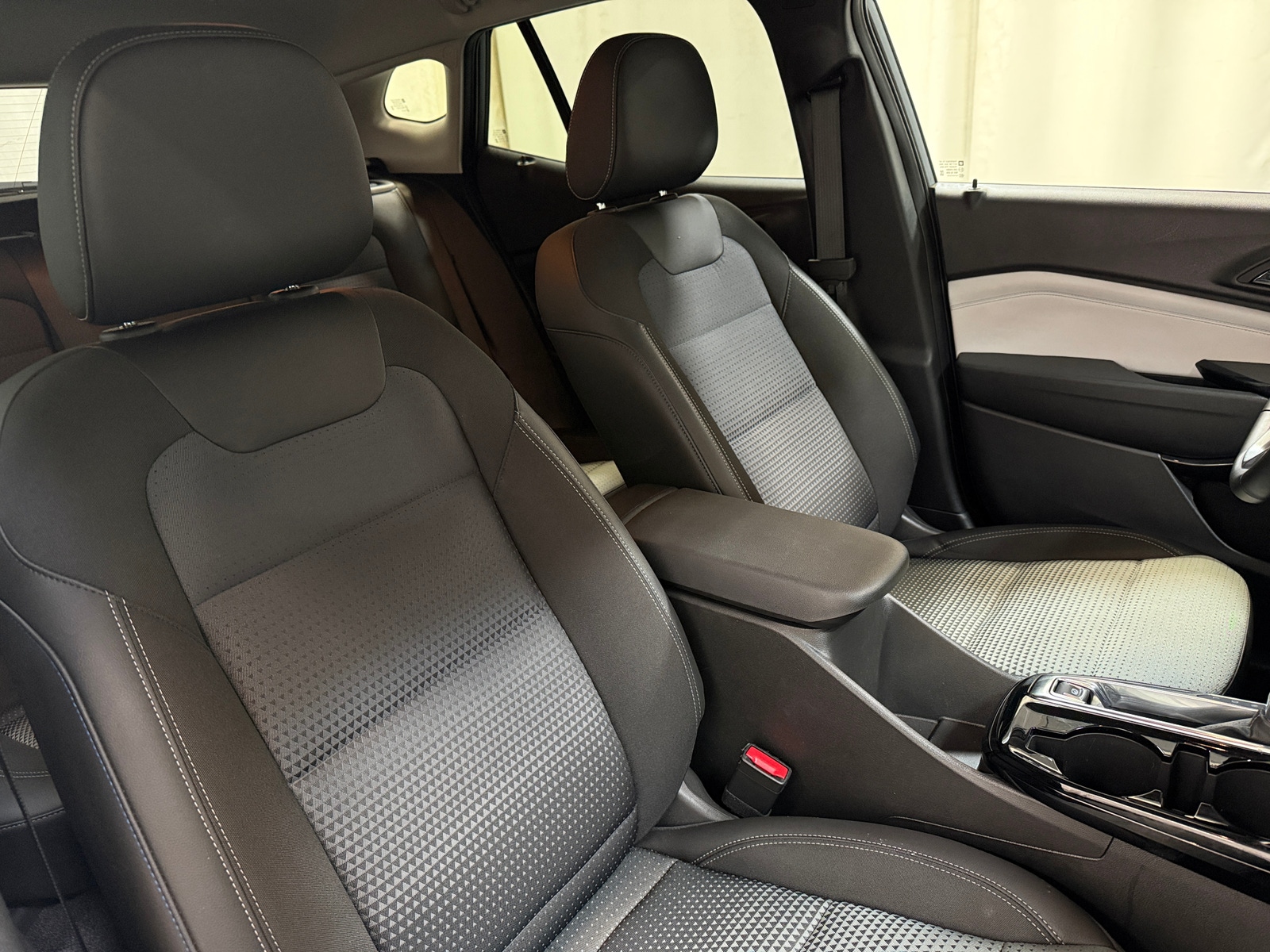 Thumbnail: 2025 Chevrolet Trax - 2