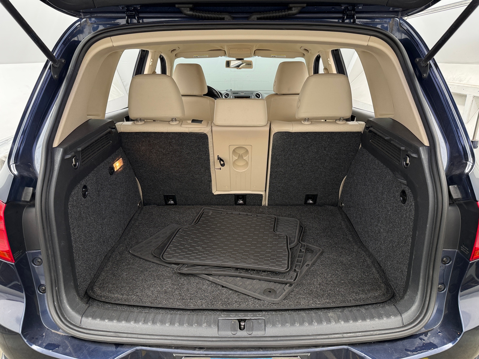 Thumbnail: 2016 Volkswagen Tiguan - 7