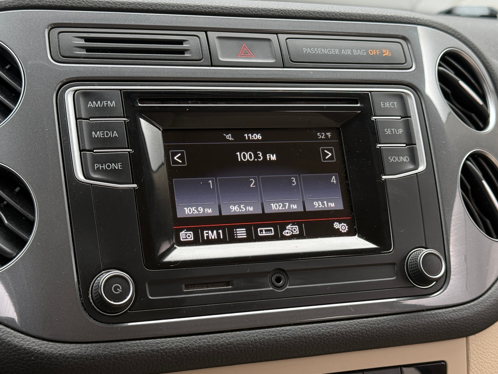 Thumbnail: 2016 Volkswagen Tiguan - 4