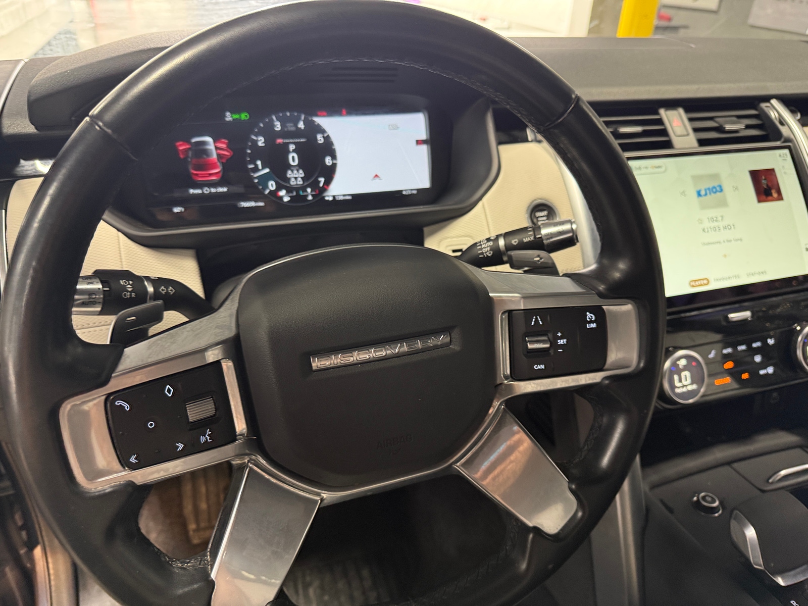 Thumbnail: 2021 Land Rover Discovery - 4