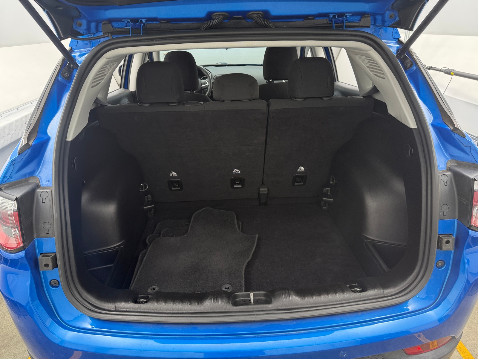 Thumbnail: 2018 Jeep Compass - 7