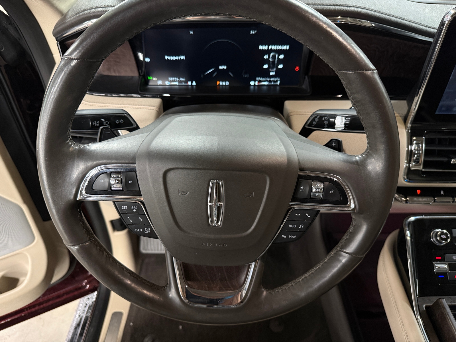 Thumbnail: 2021 Lincoln Navigator L - 4