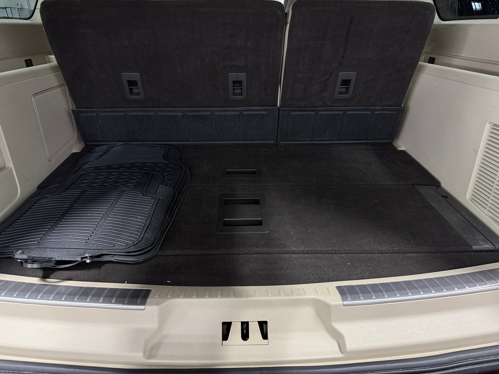 Thumbnail: 2021 Lincoln Navigator L - 6