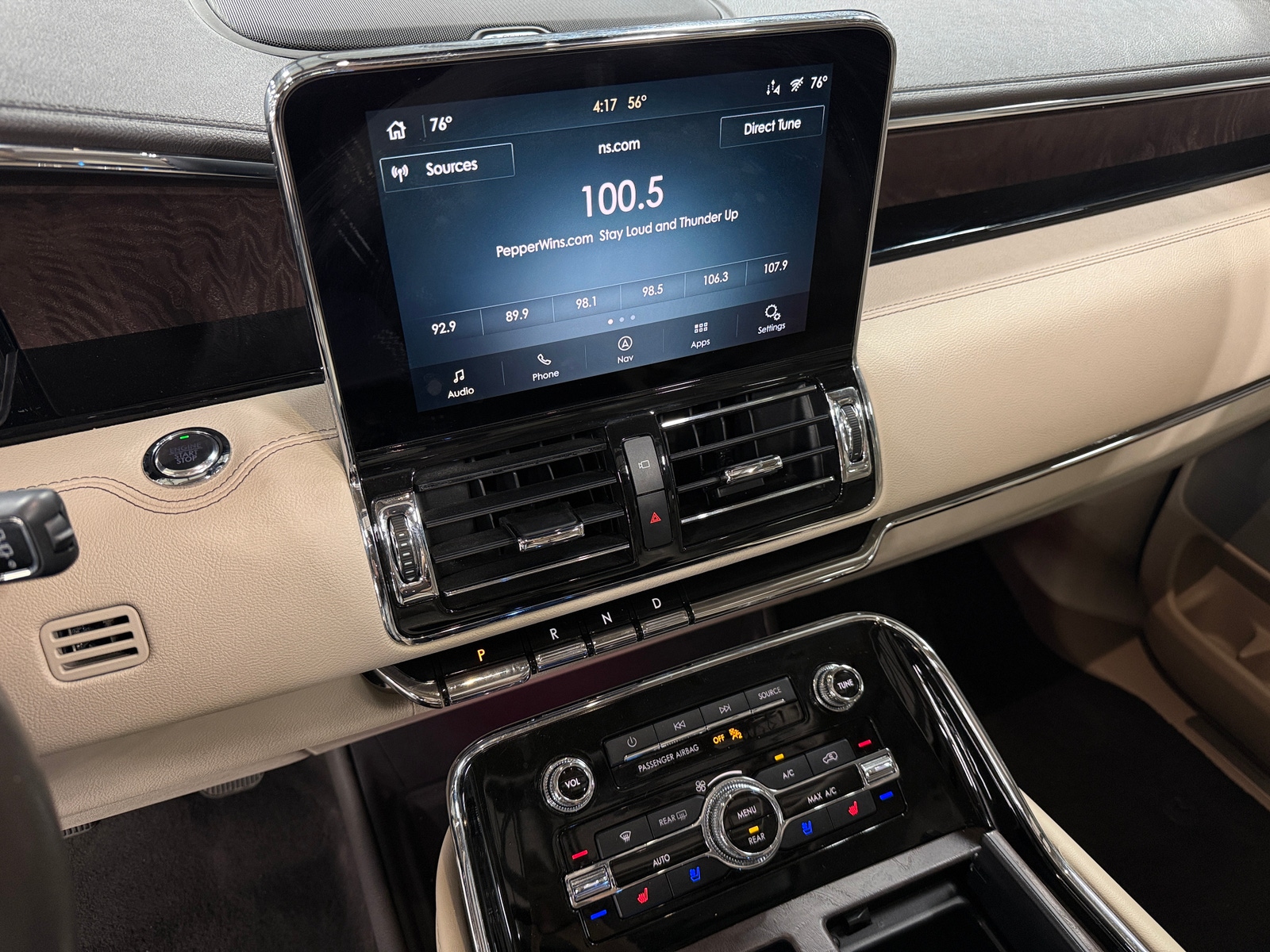 Thumbnail: 2021 Lincoln Navigator L - 3