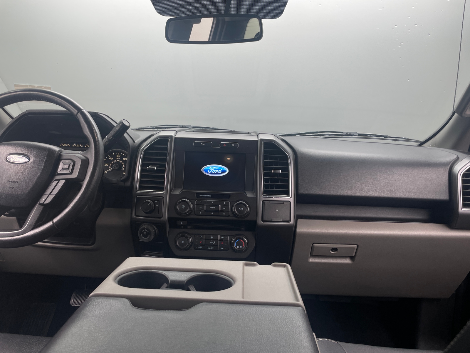 Thumbnail: 2018 Ford Econoline - 3