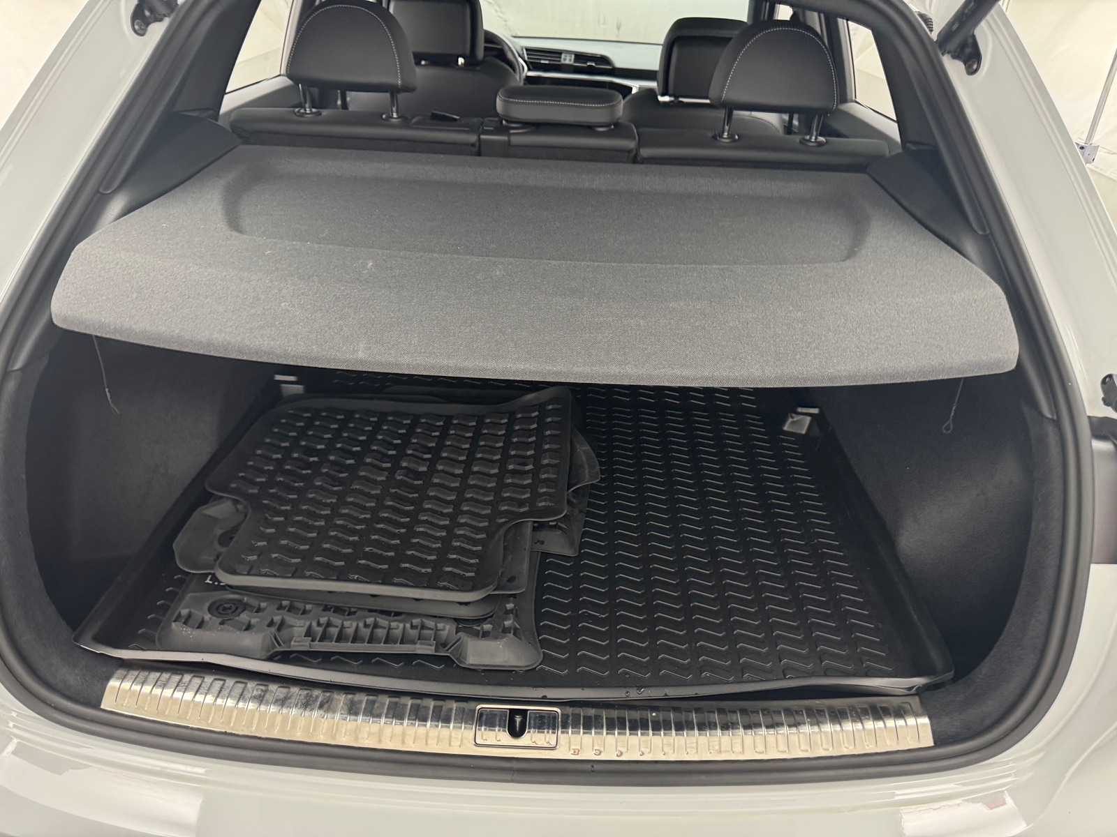 Thumbnail: 2024 Audi Q3 - 6