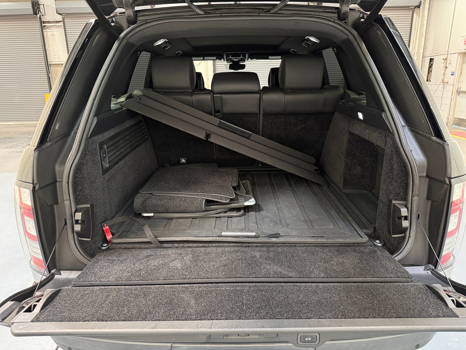 Thumbnail: 2017 Land Rover Range Rover - 6