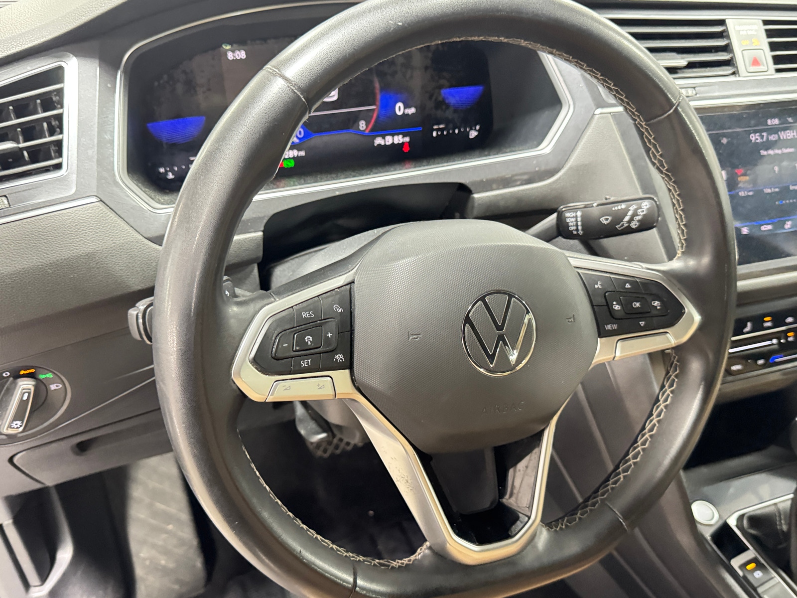 Thumbnail: 2022 Volkswagen Tiguan - 4