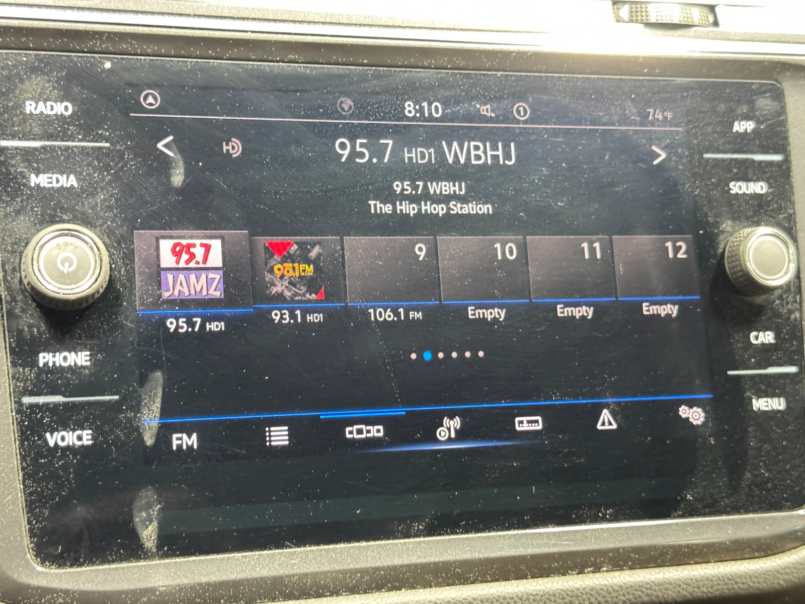 Thumbnail: 2022 Volkswagen Tiguan - 3