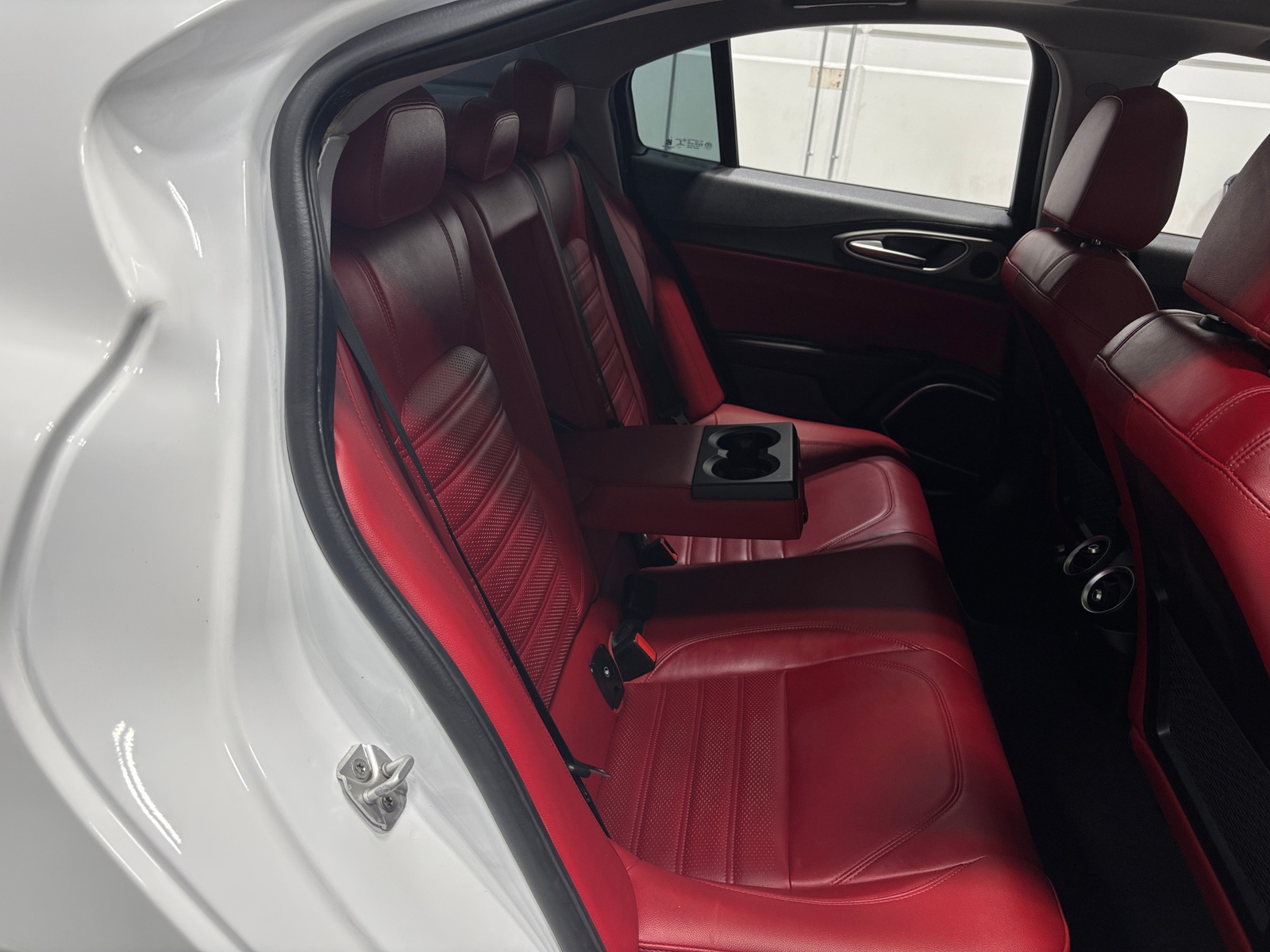 Thumbnail: 2018 Alfa Romeo Giulia - 5