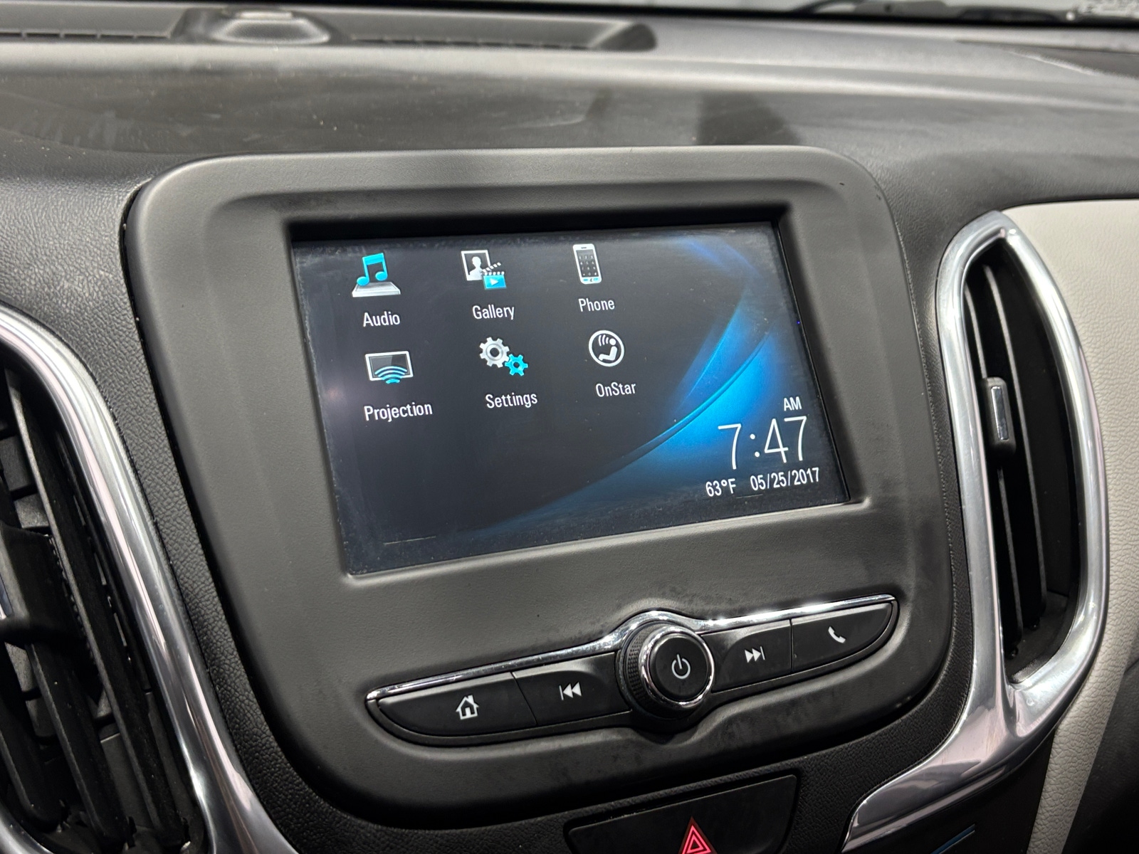 Thumbnail: 2018 Chevrolet Equinox - 4