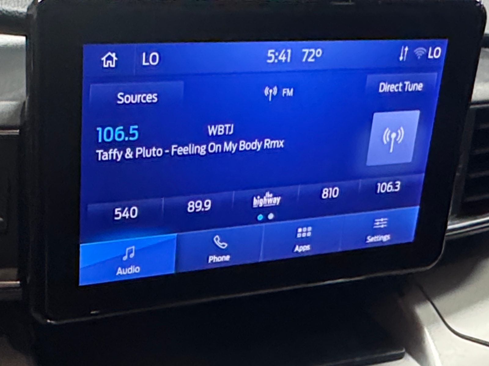 Thumbnail: 2022 Ford Explorer - 4