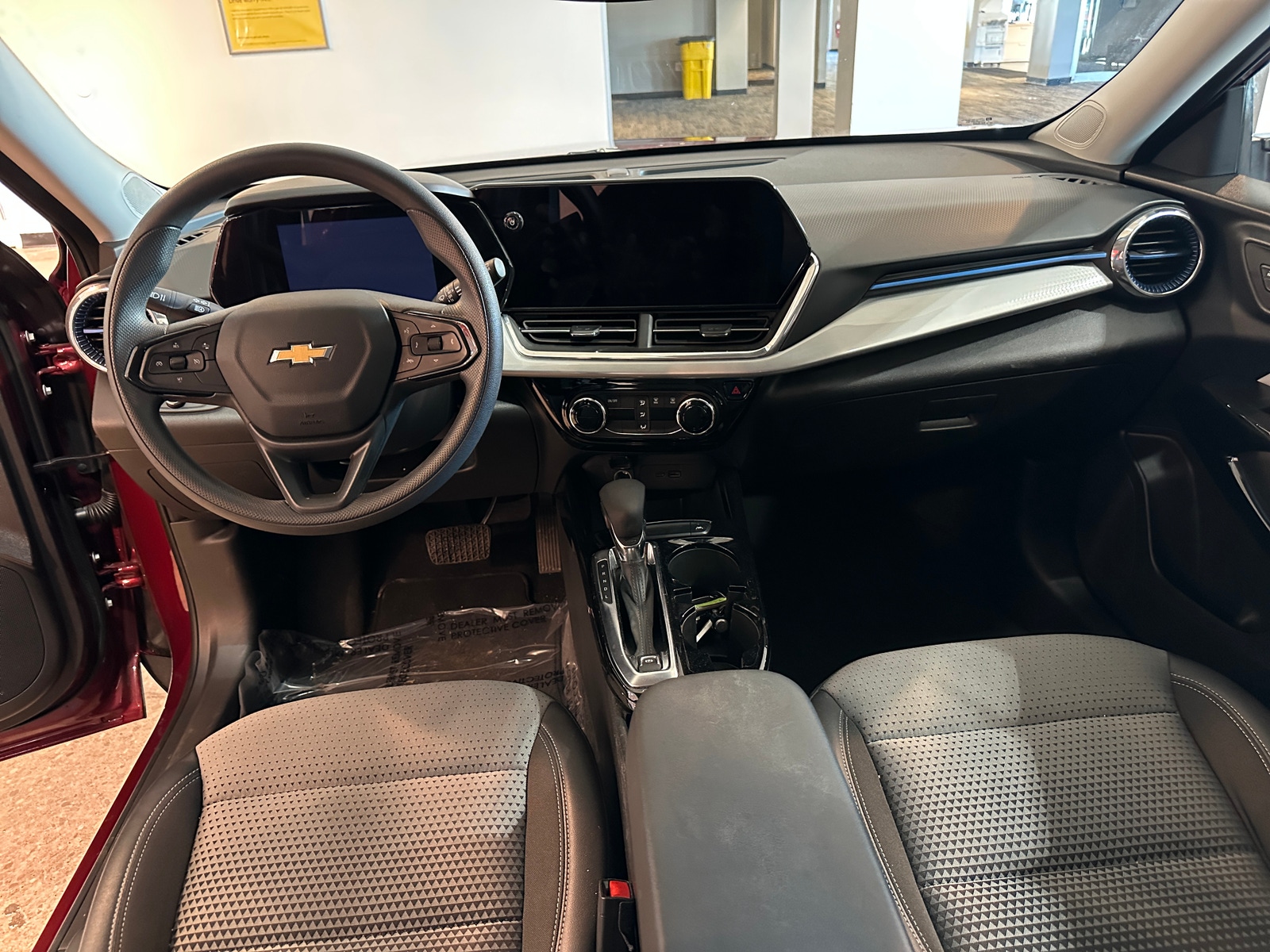 Thumbnail: 2025 Chevrolet Trax - 3