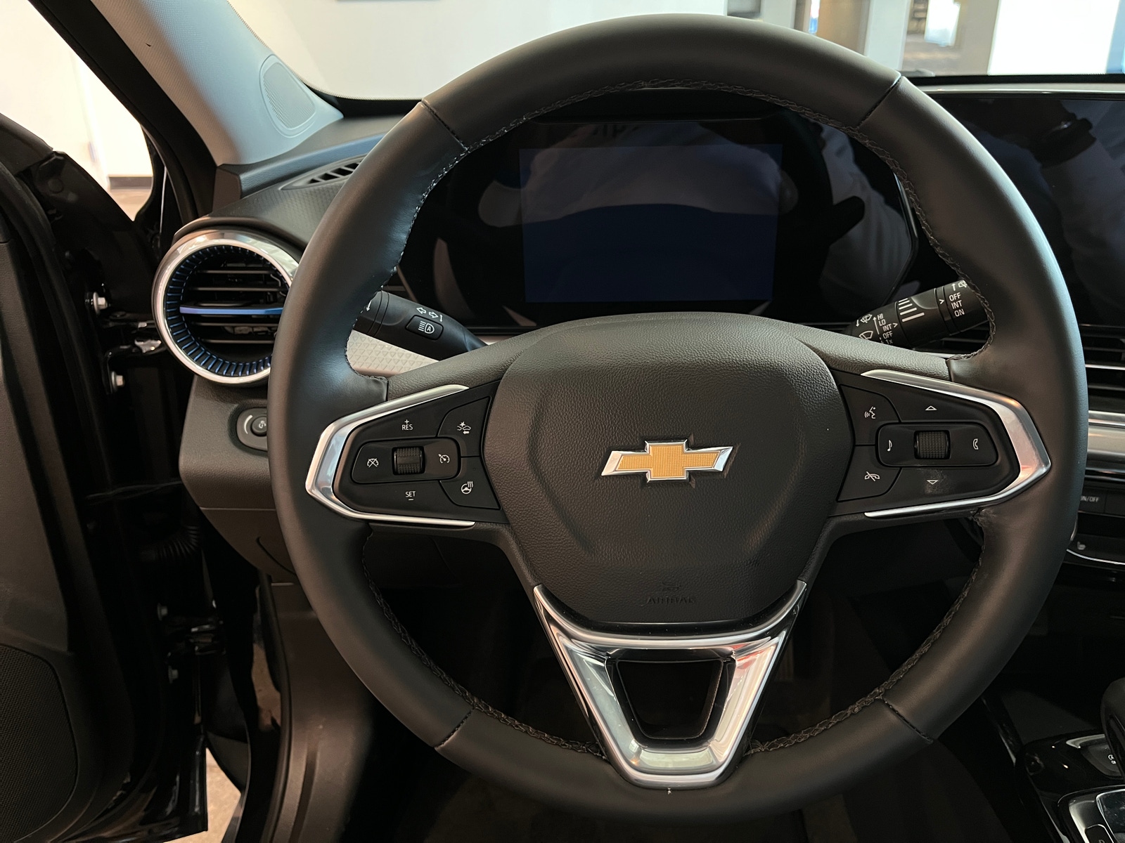 Thumbnail: 2025 Chevrolet Trax - 5