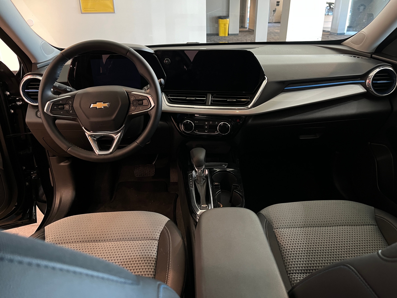 Thumbnail: 2025 Chevrolet Trax - 3