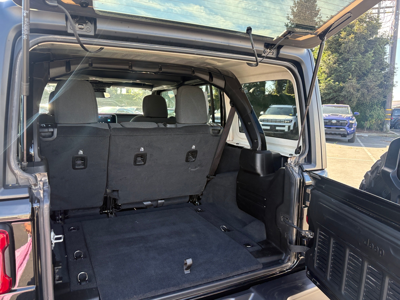 Thumbnail: 2025 Jeep Wrangler - 6