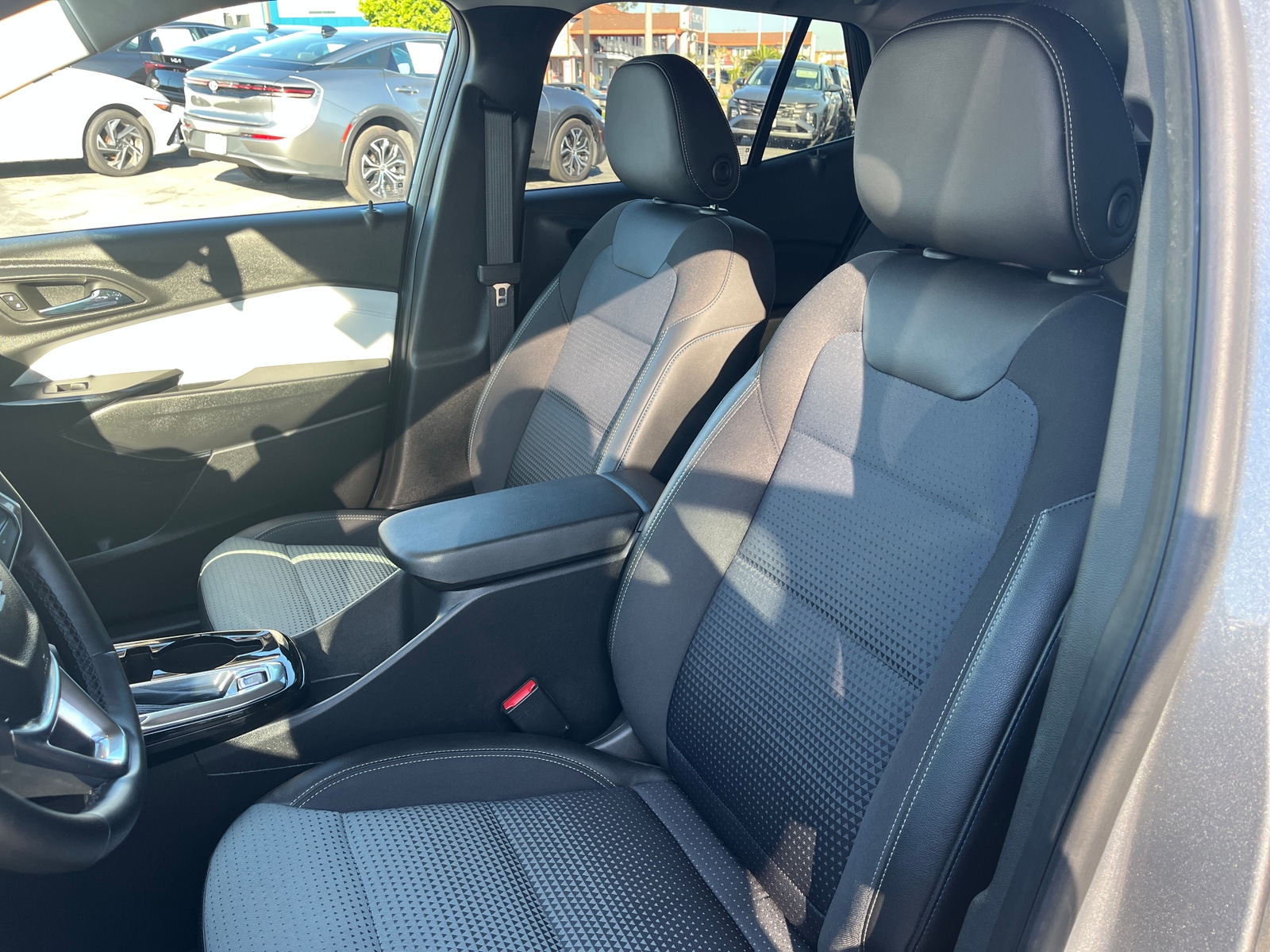 Thumbnail: 2025 Chevrolet Trax - 2