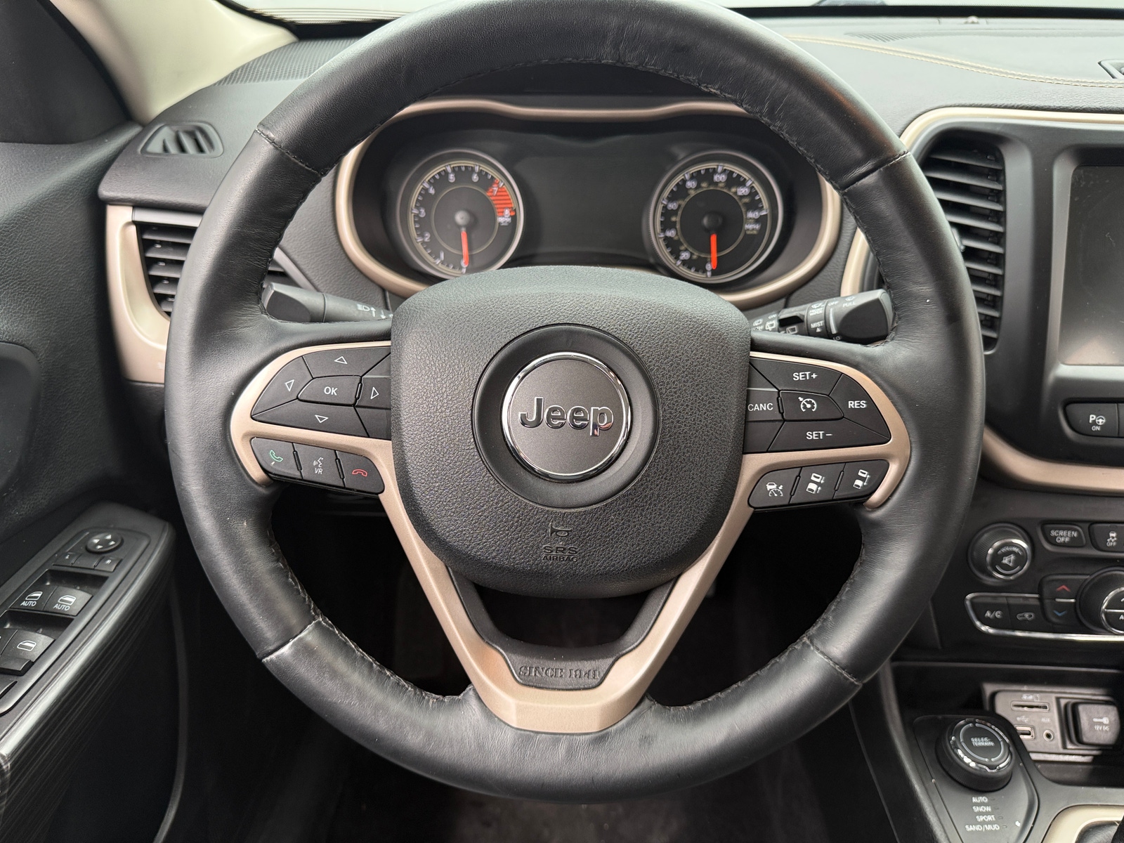 Thumbnail: 2017 Jeep Cherokee - 4