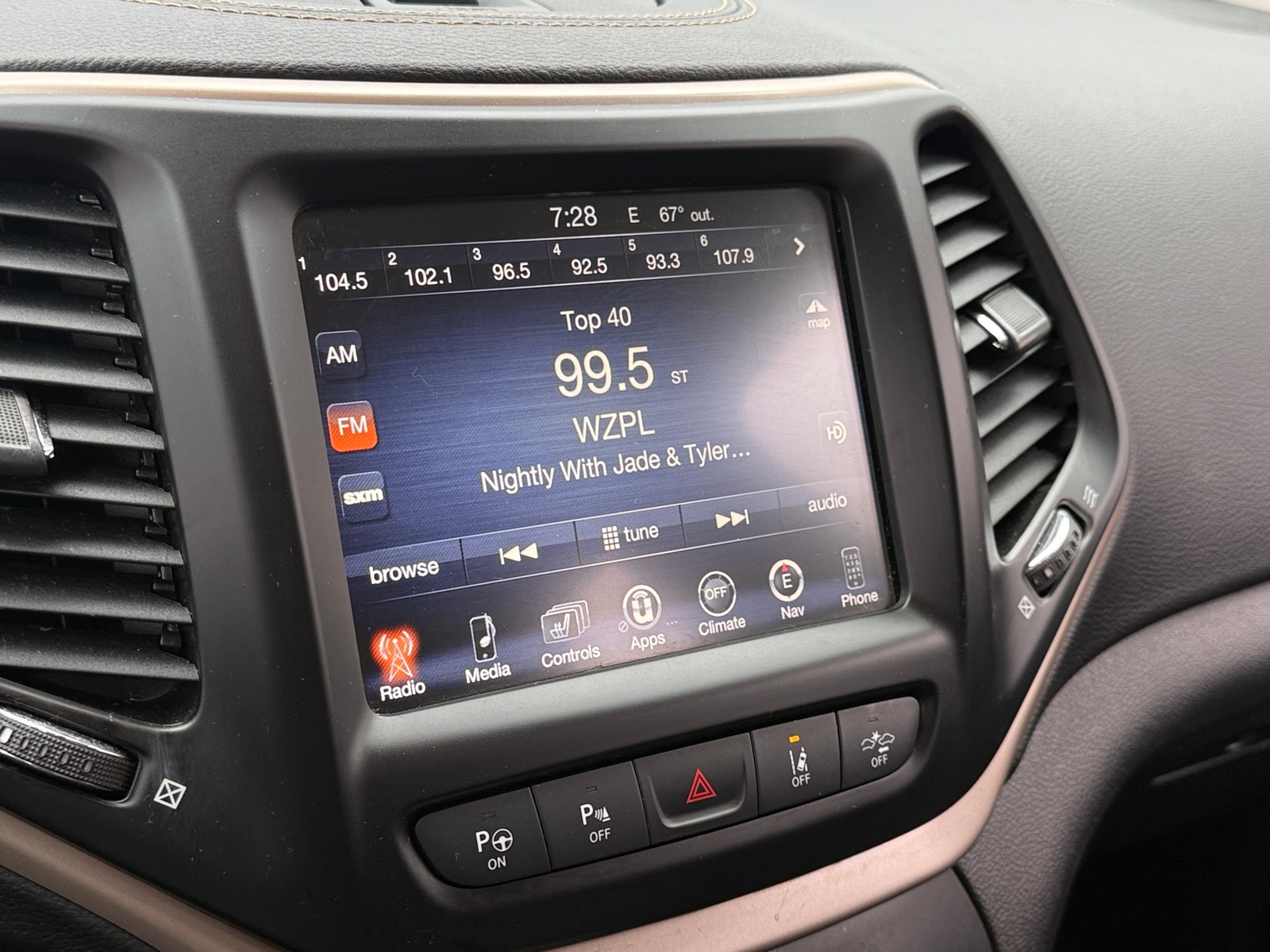 Thumbnail: 2017 Jeep Cherokee - 3