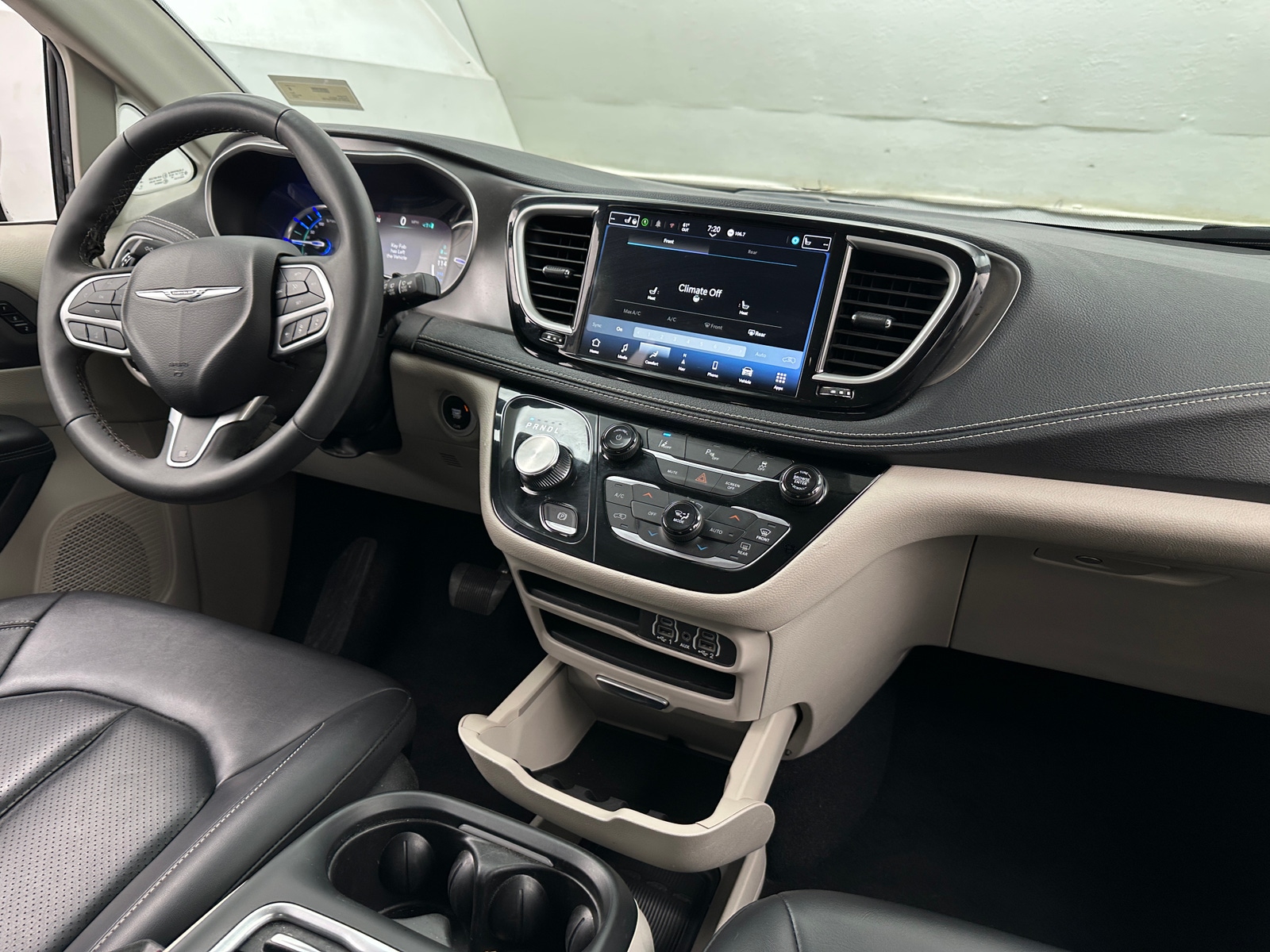 Thumbnail: 2024 Chrysler Pacifica - 2