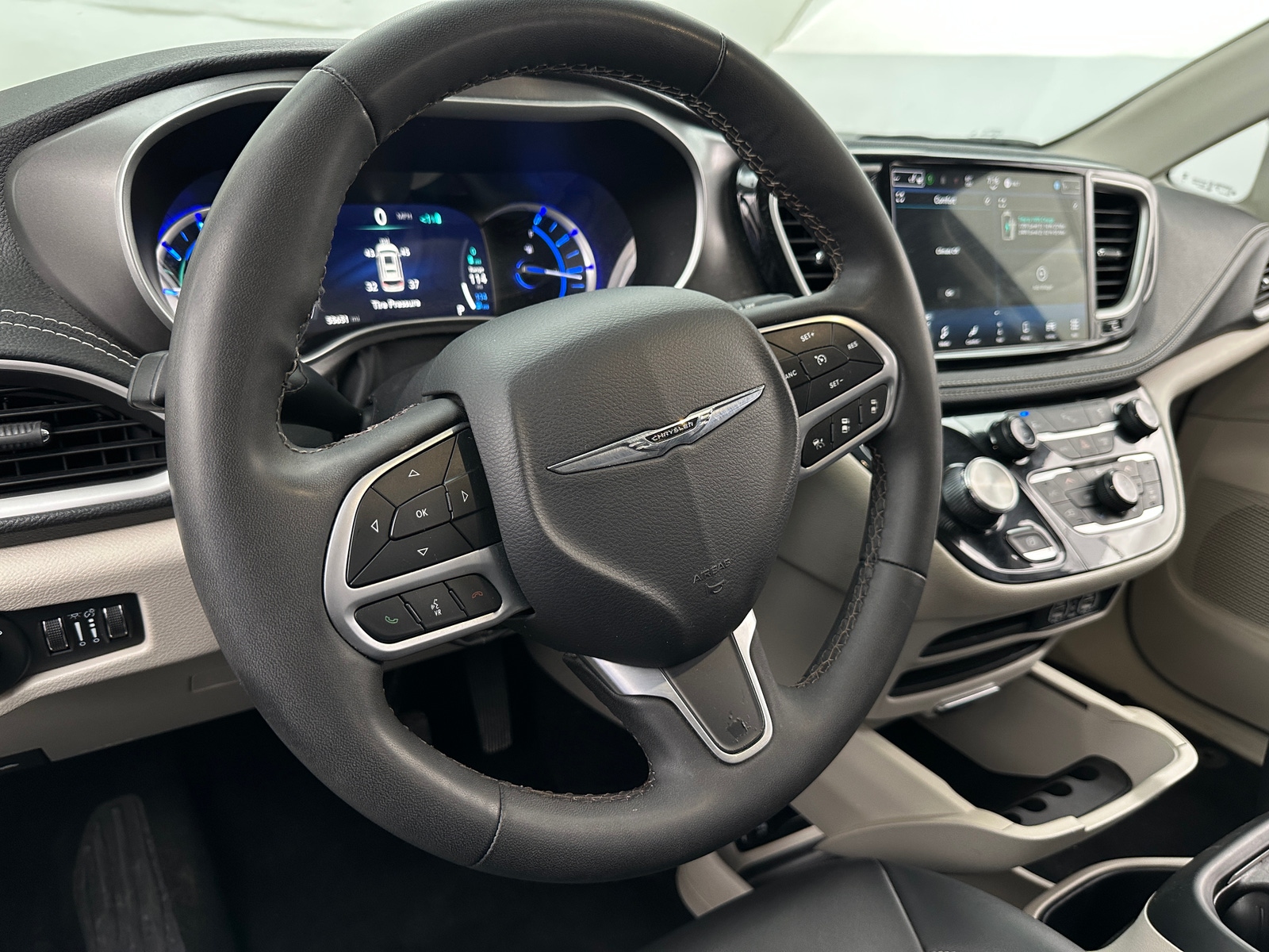 Thumbnail: 2024 Chrysler Pacifica - 4