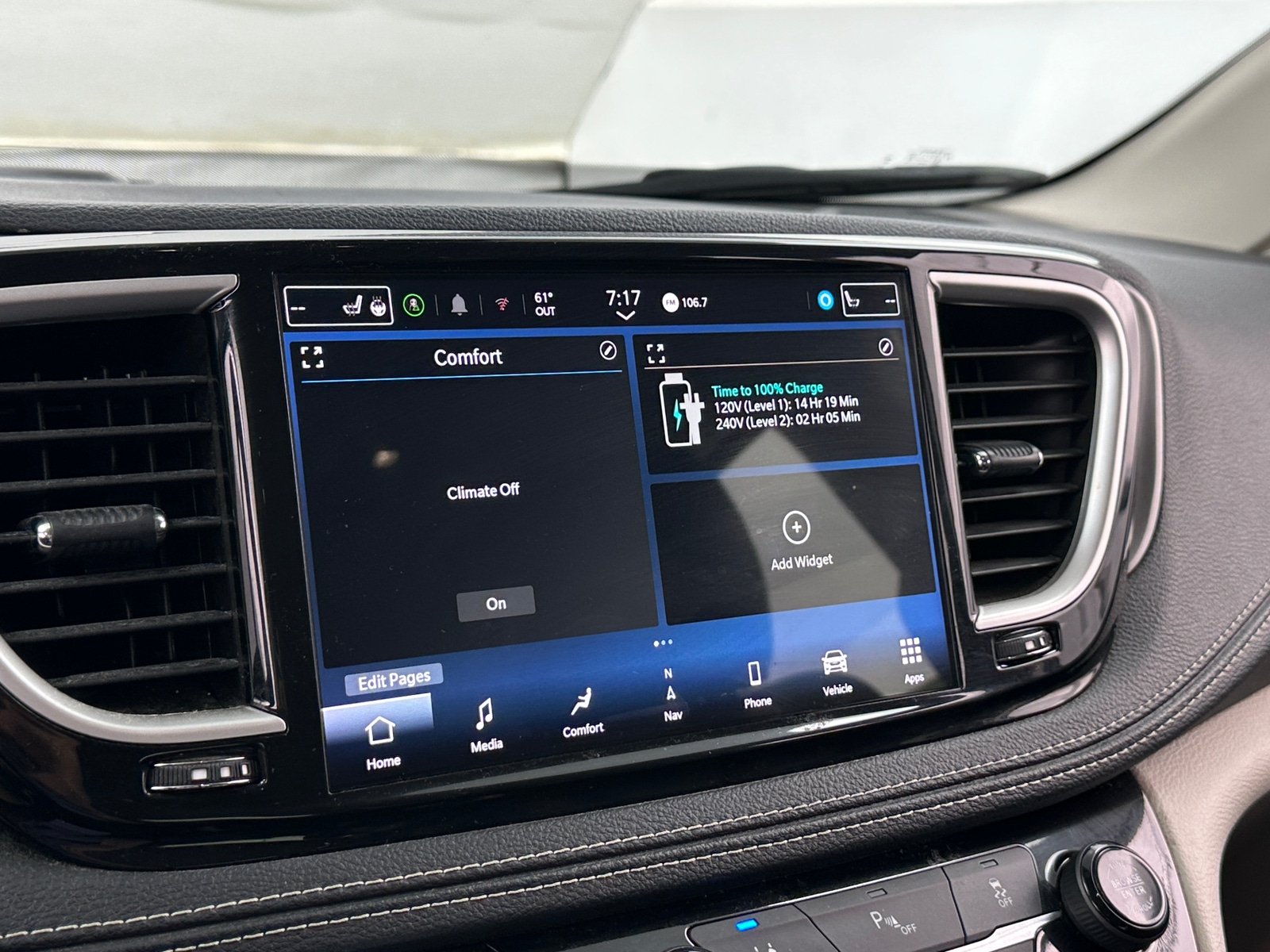 Thumbnail: 2024 Chrysler Pacifica - 3