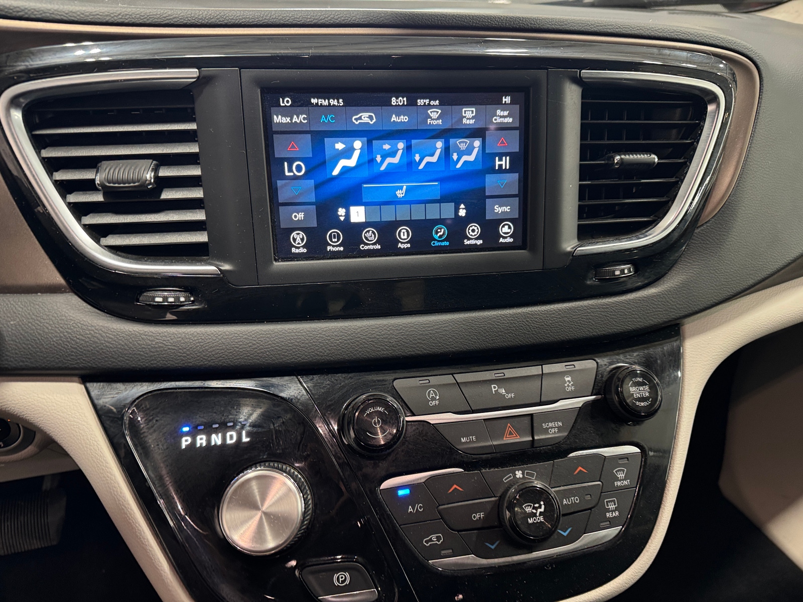 Thumbnail: 2018 Chrysler Pacifica - 3